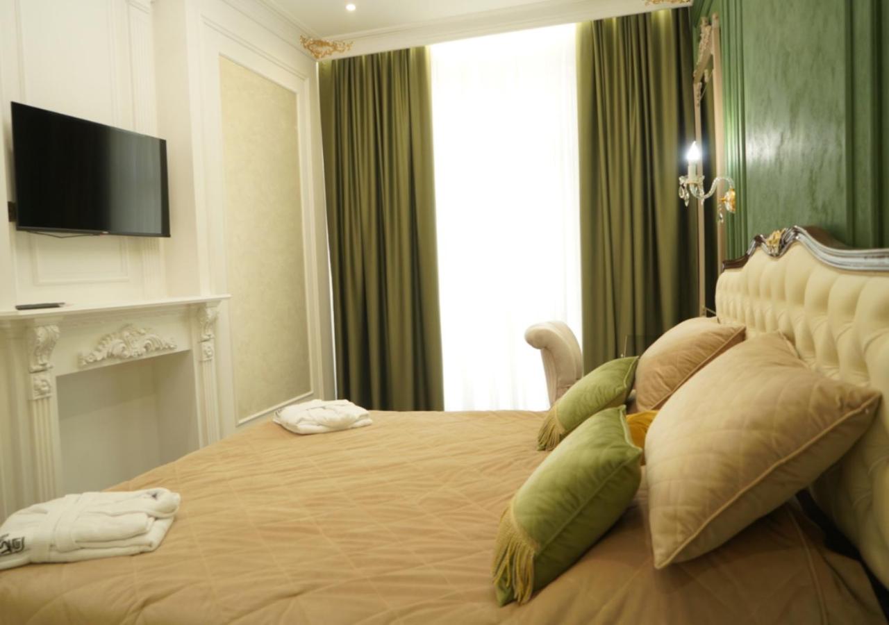 Suite - Photo 2