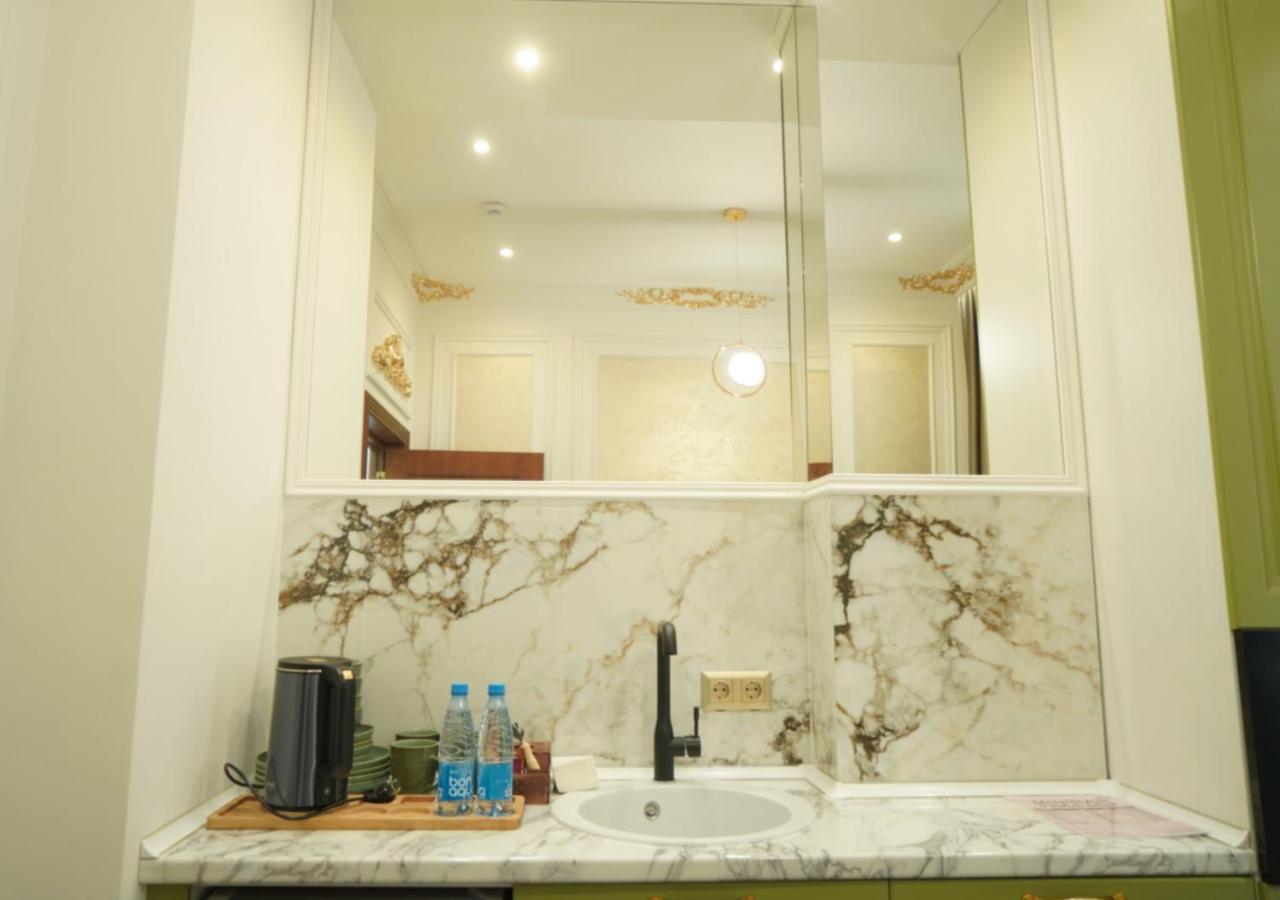 Suite - Photo 3