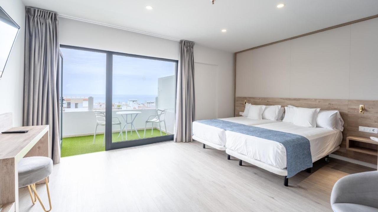 Double Room with Balcony and Sea View