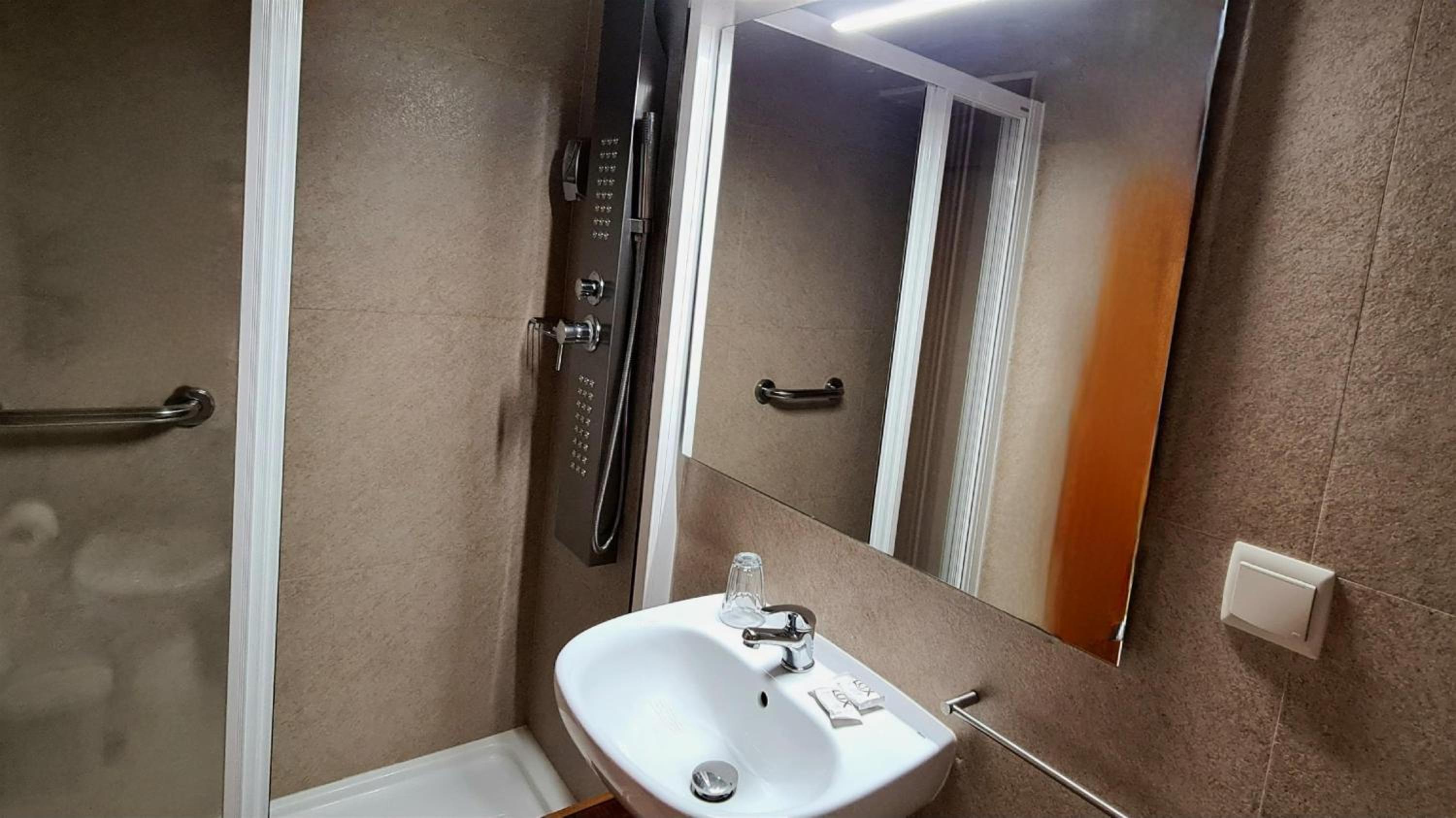 One-Bedroom Apartment - Photo 26