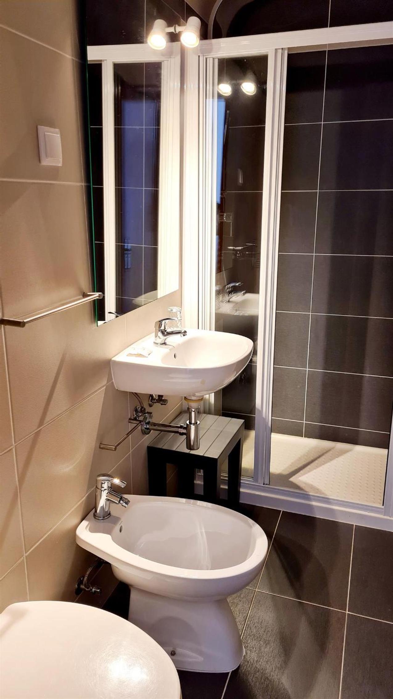 Double Room - Photo 12
