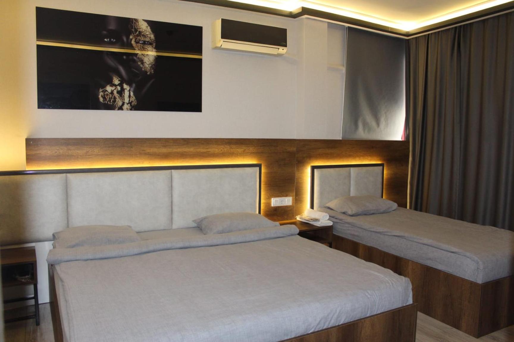 Economy Triple Room photo 3
