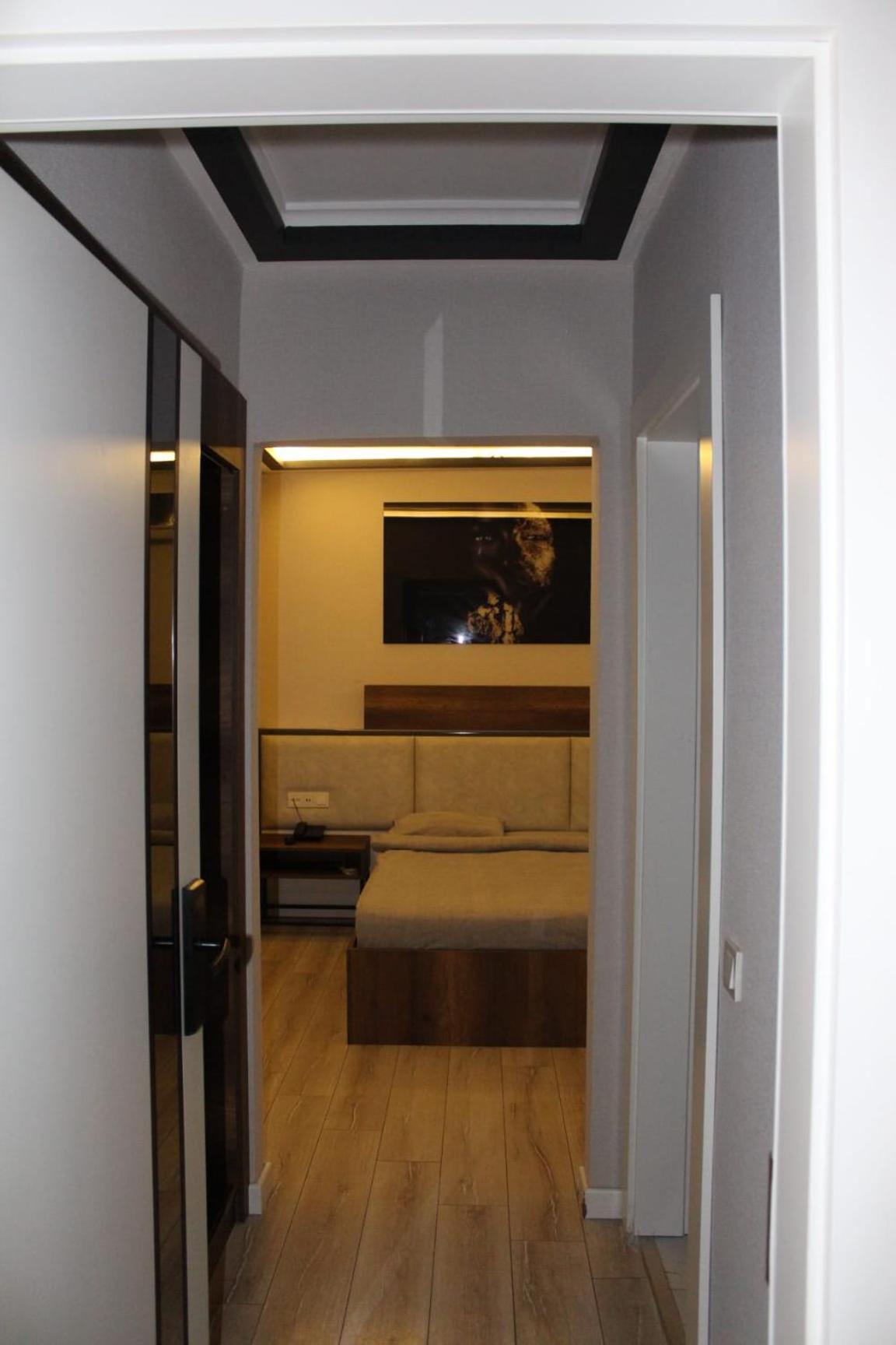 Economy Triple Room photo 2