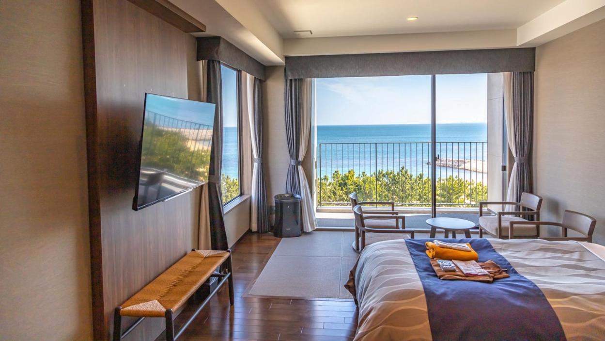 Family Room with Sea View thumbnail 5