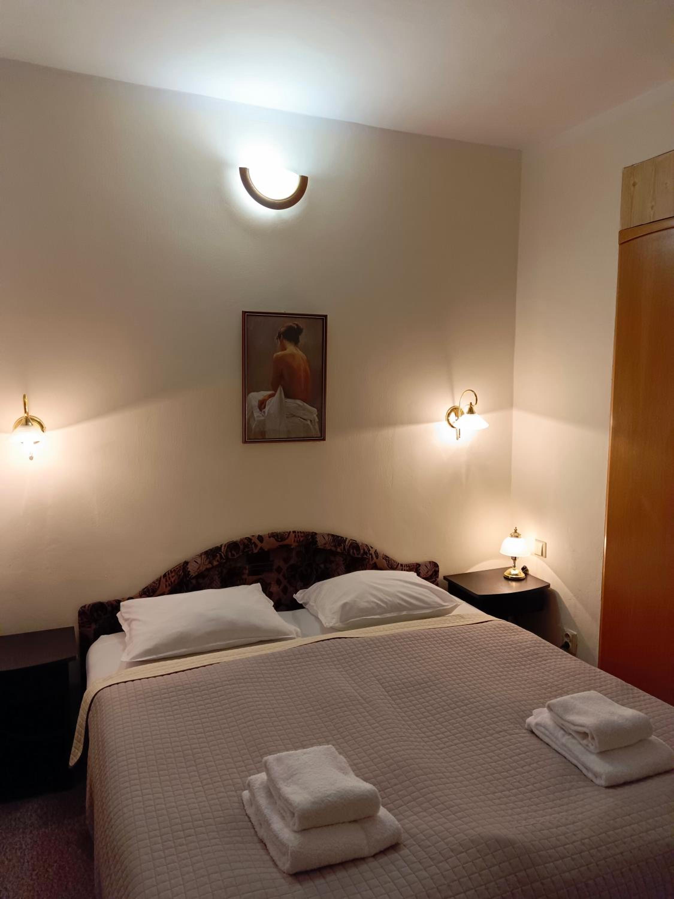 Economy Triple Room - Photo 3