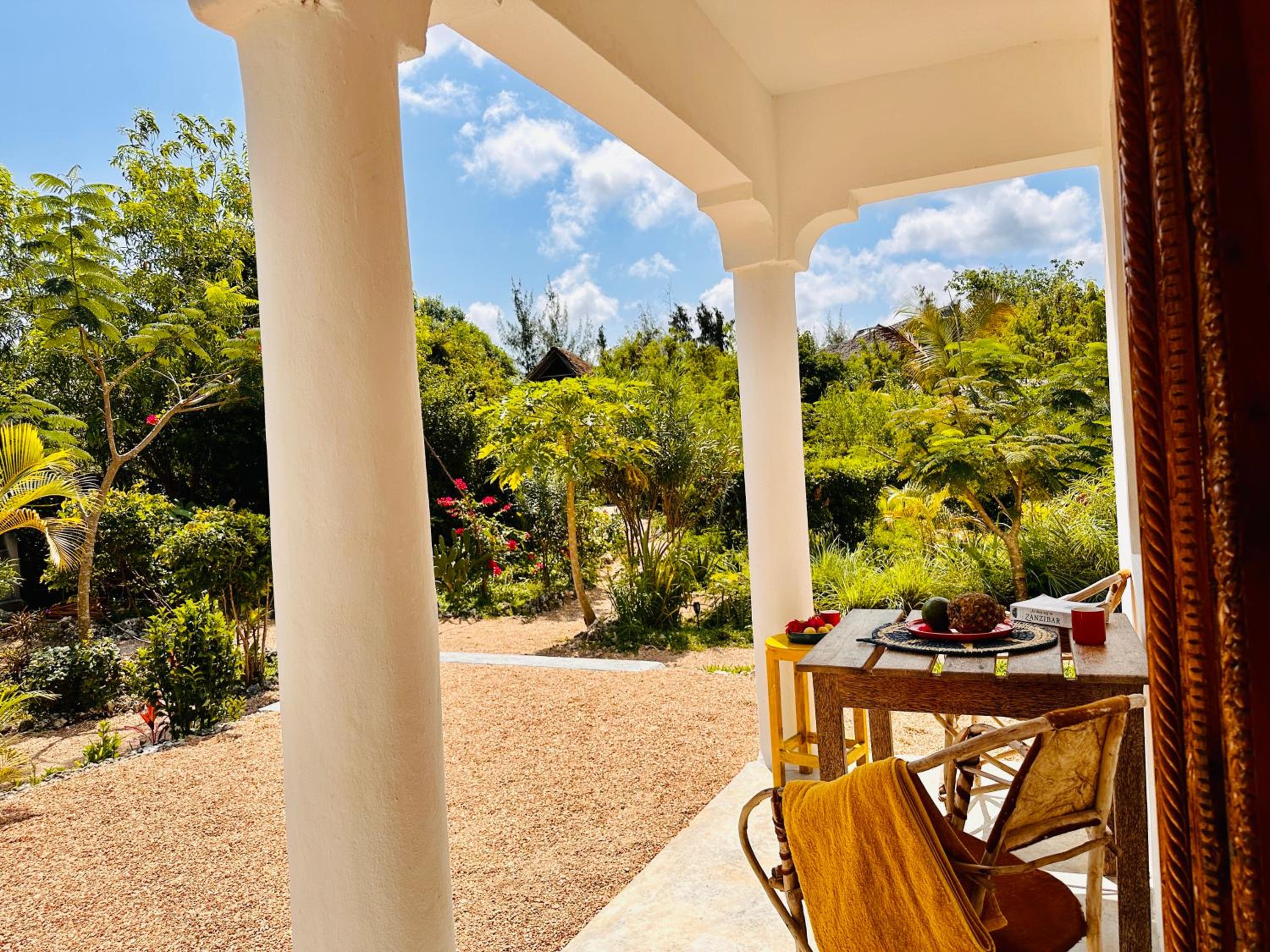 King Room with Pool View - Photo 5