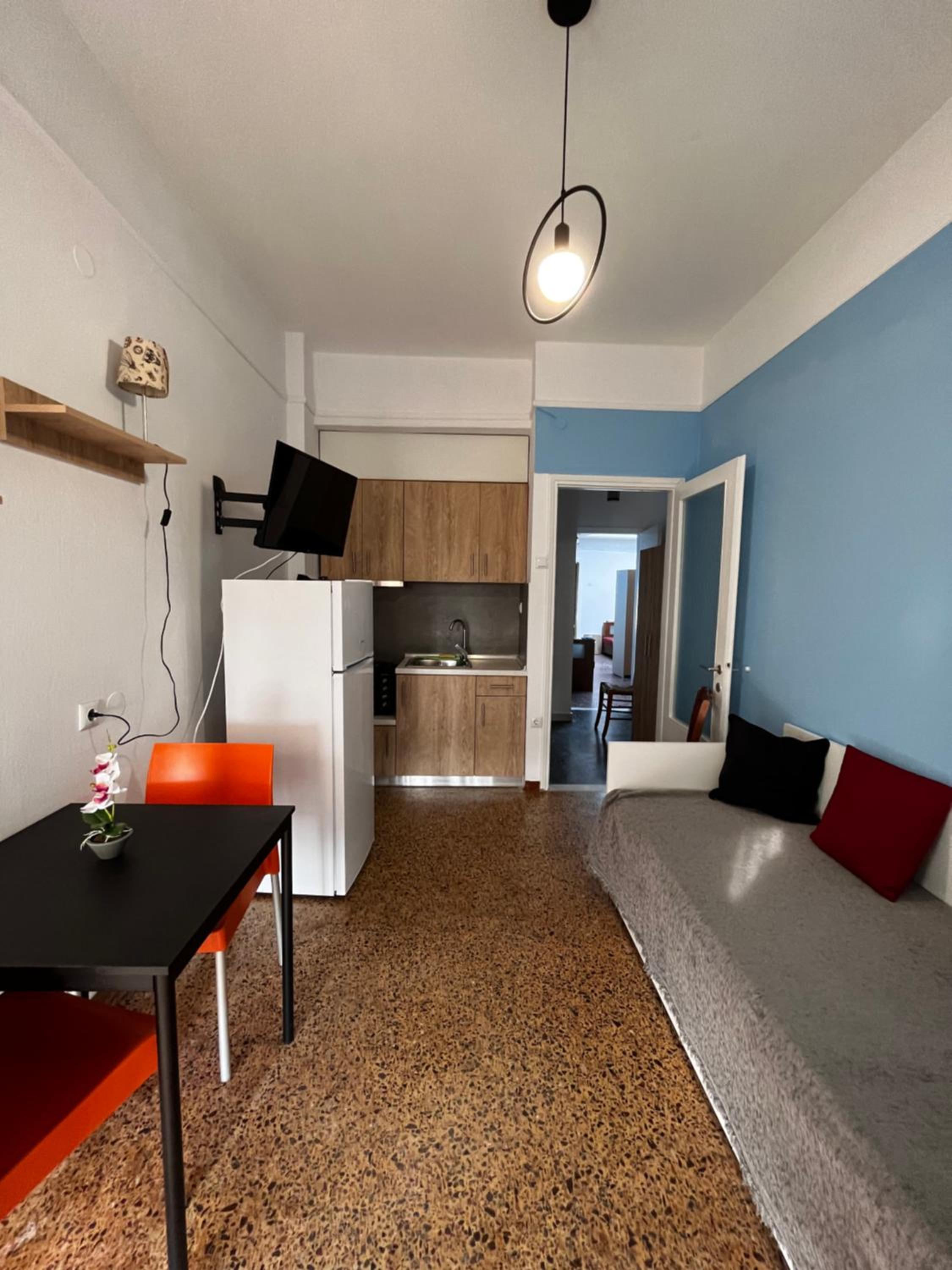 One-Bedroom Apartment photo 1