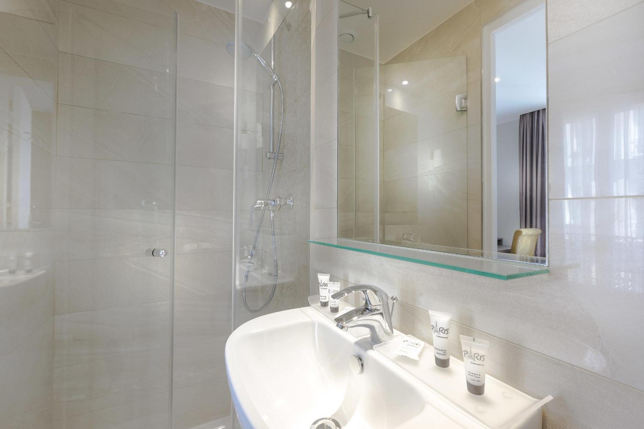 Superior Double or Twin Room photo 3