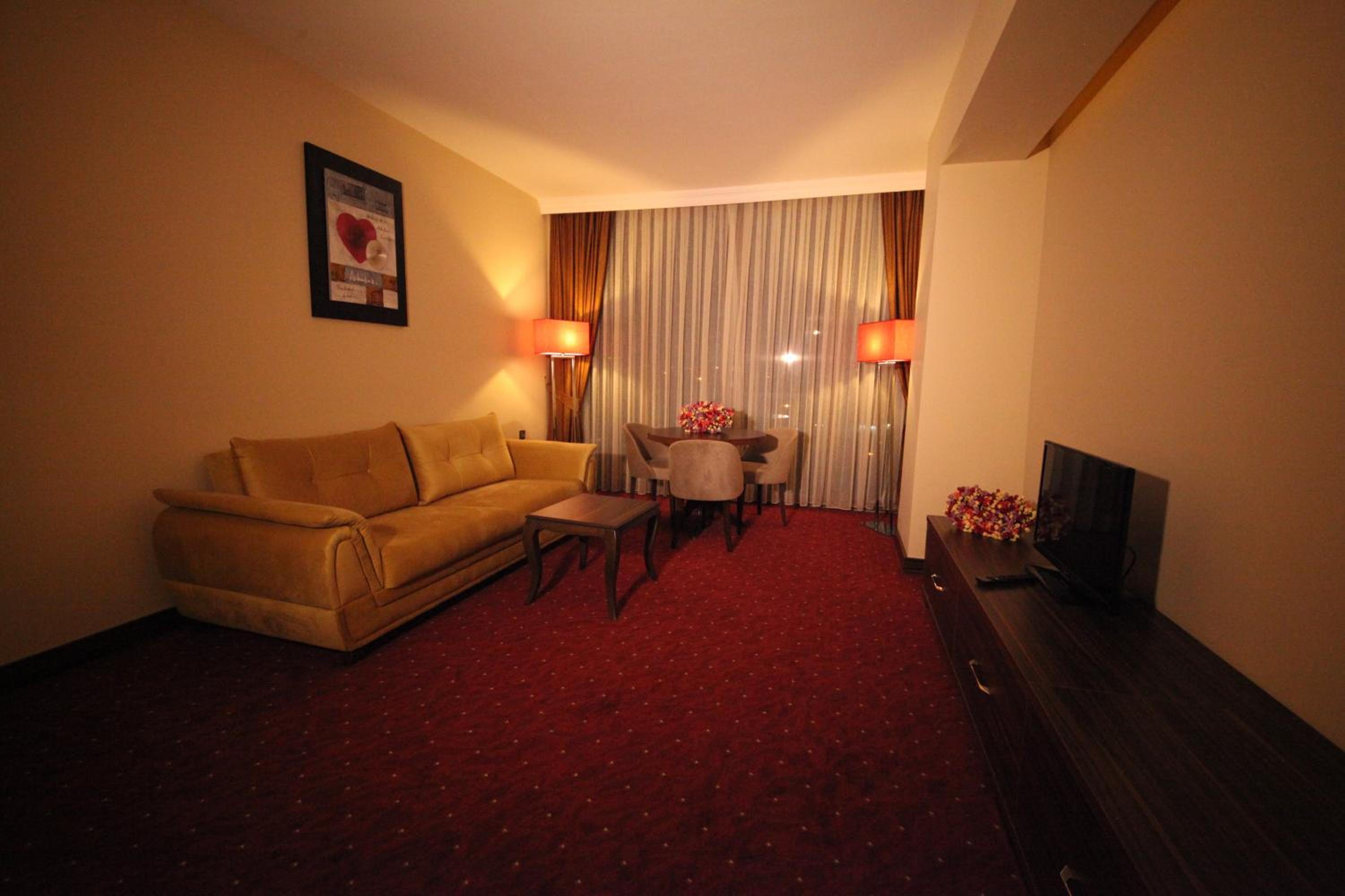 Family Room with Bathroom photo 1