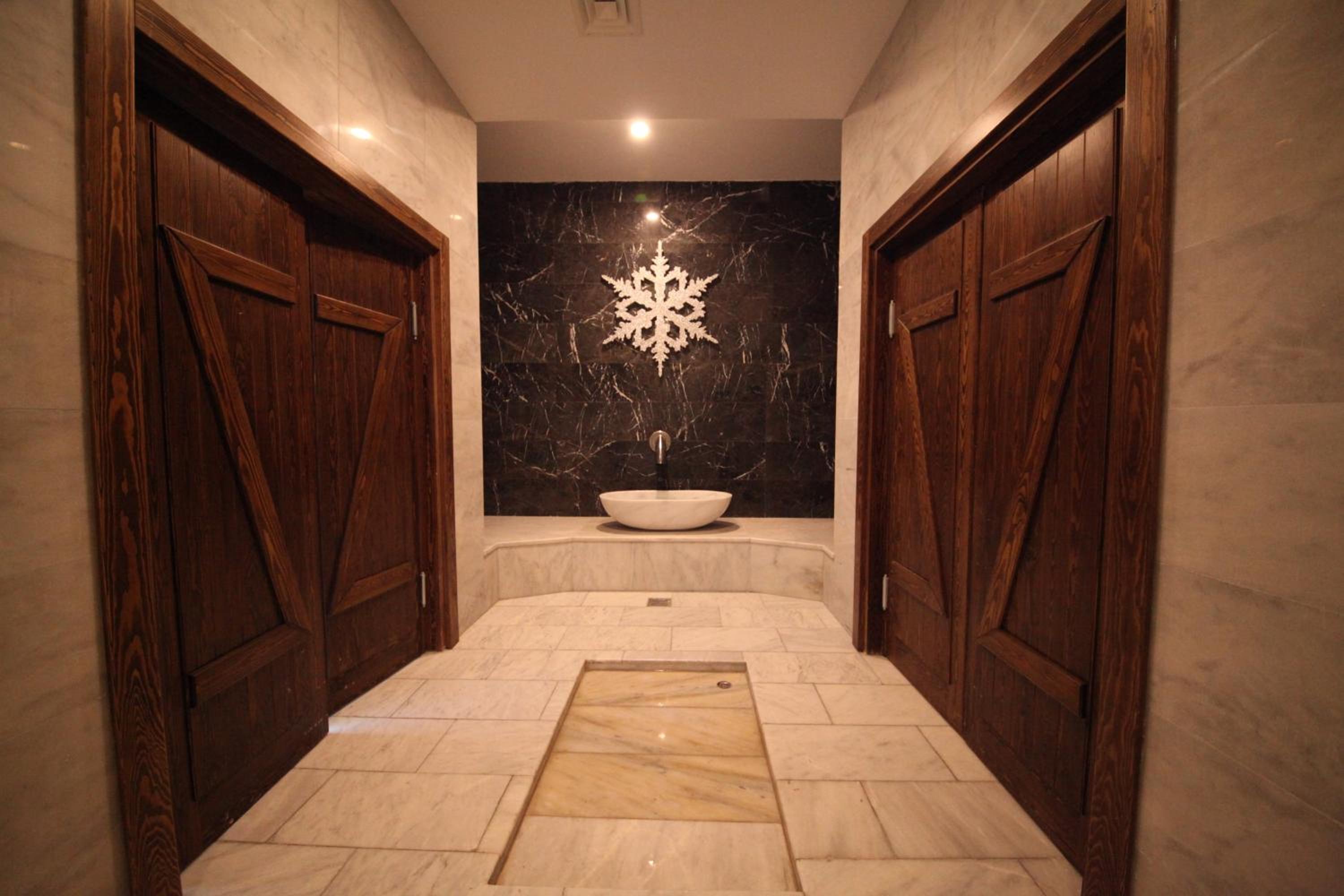 King Suite with Spa Bath photo 2