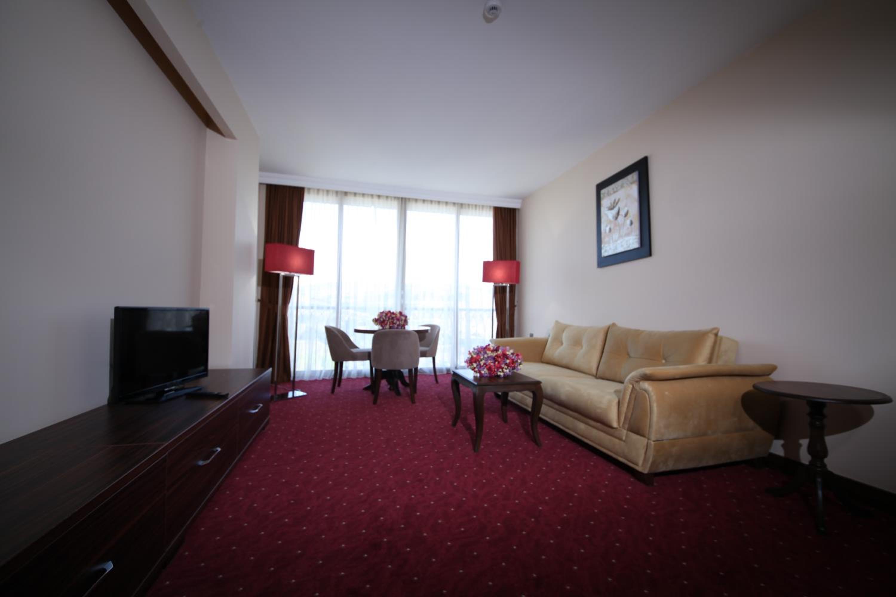 Deluxe Suite with Spa Bath photo 1