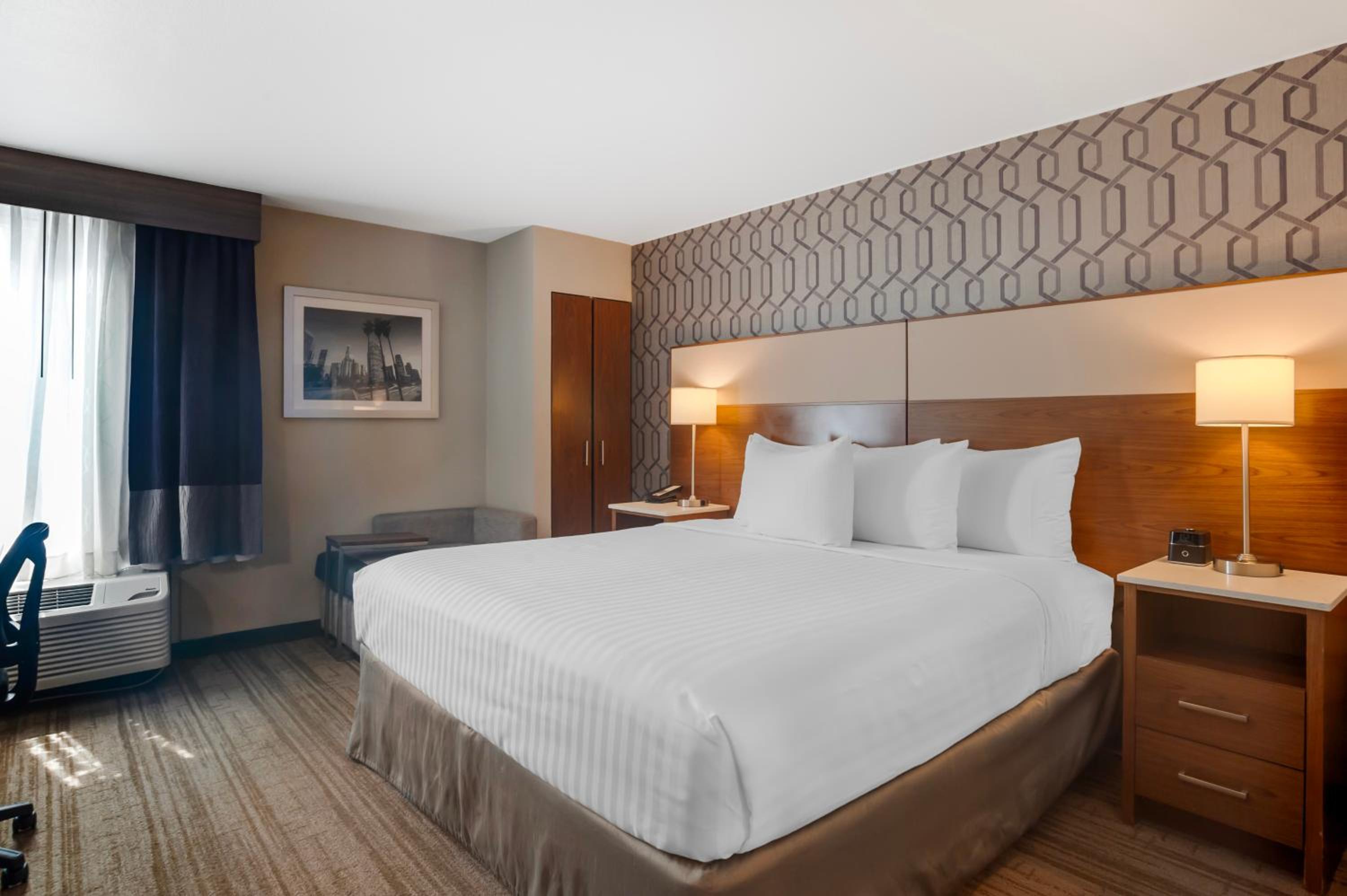King Room with Sofa Bed - Non-Smoking
