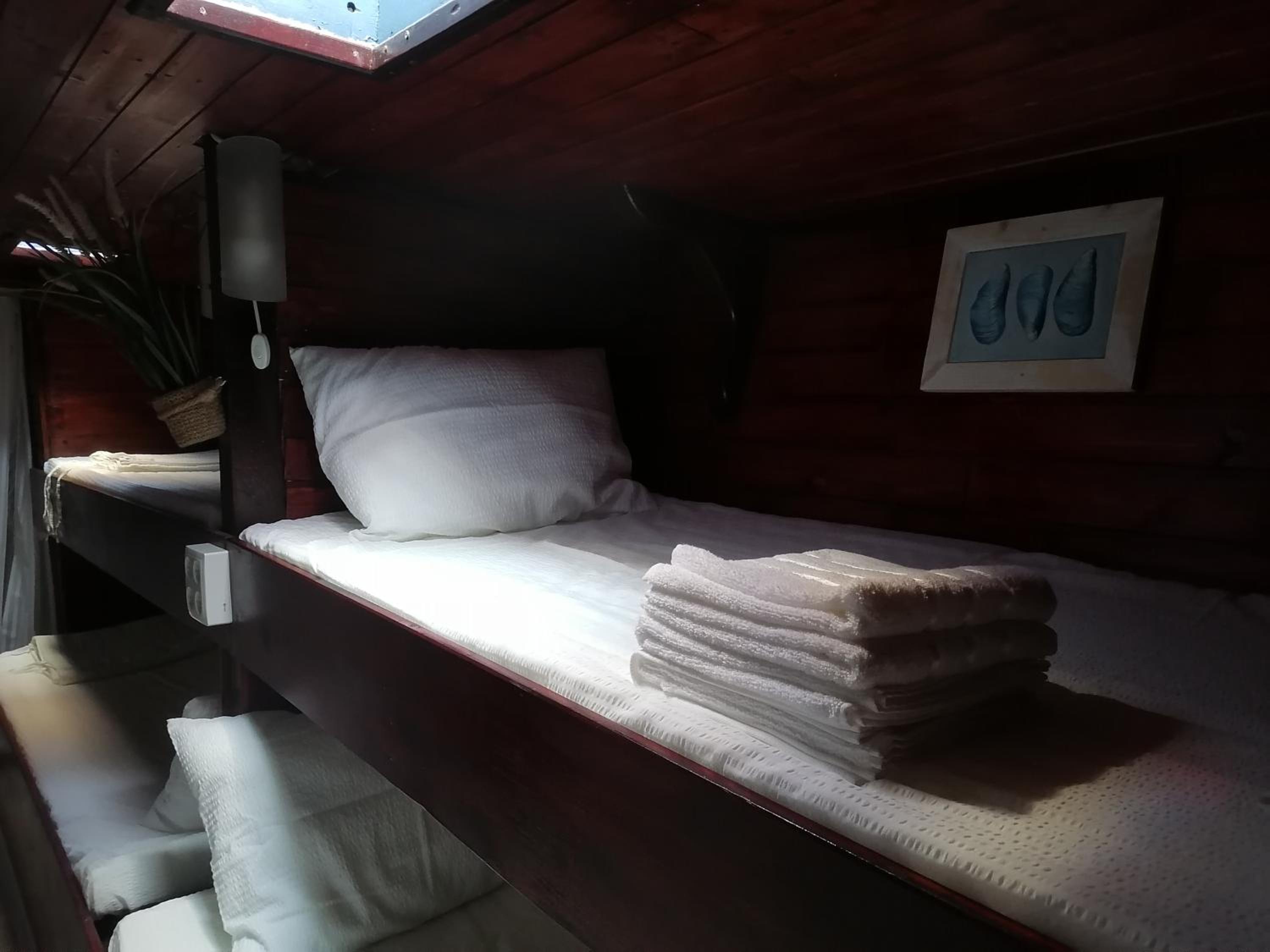 Quadruple Room with Private Bathroom photo 2
