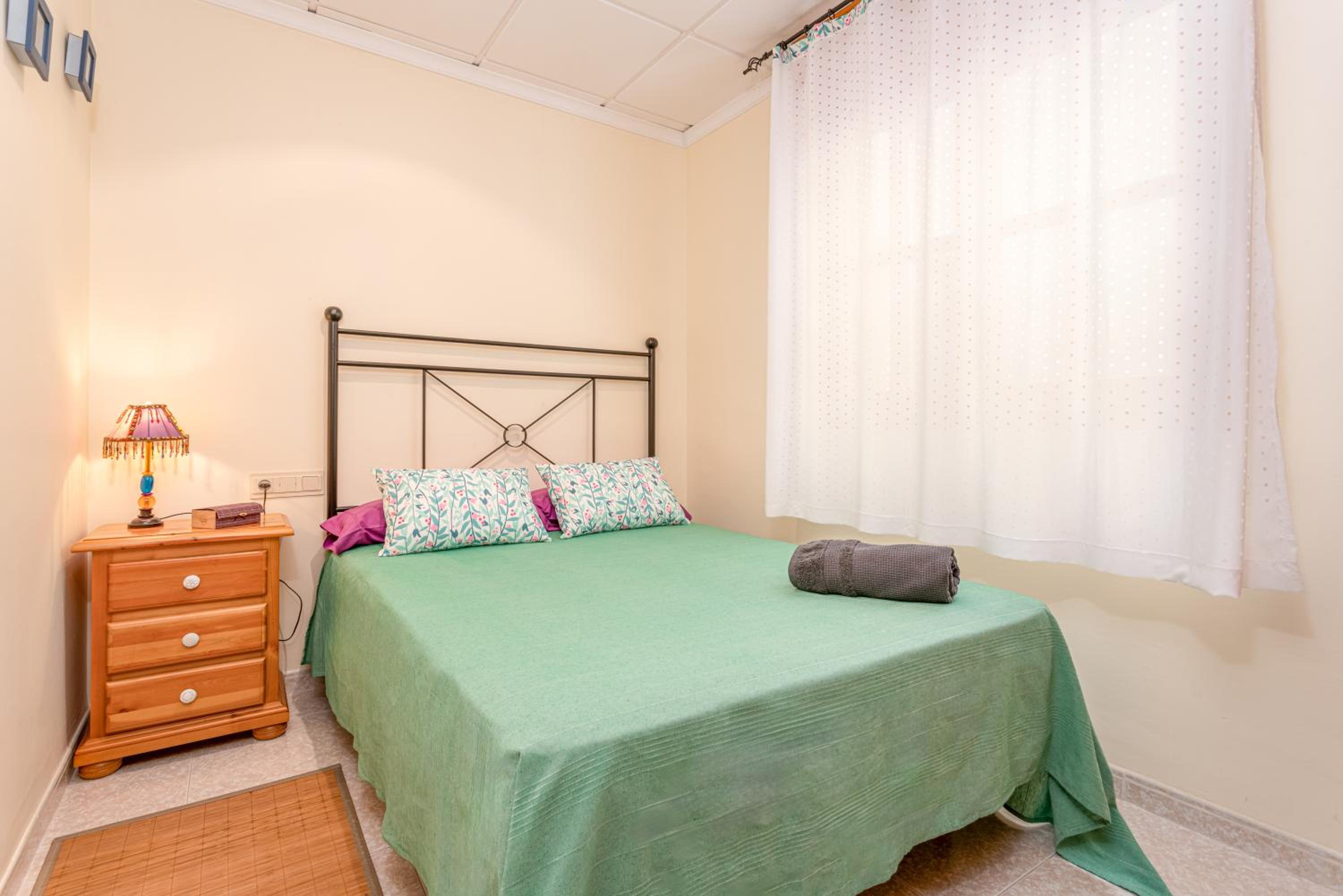 Eight-Bedroom House photo 3