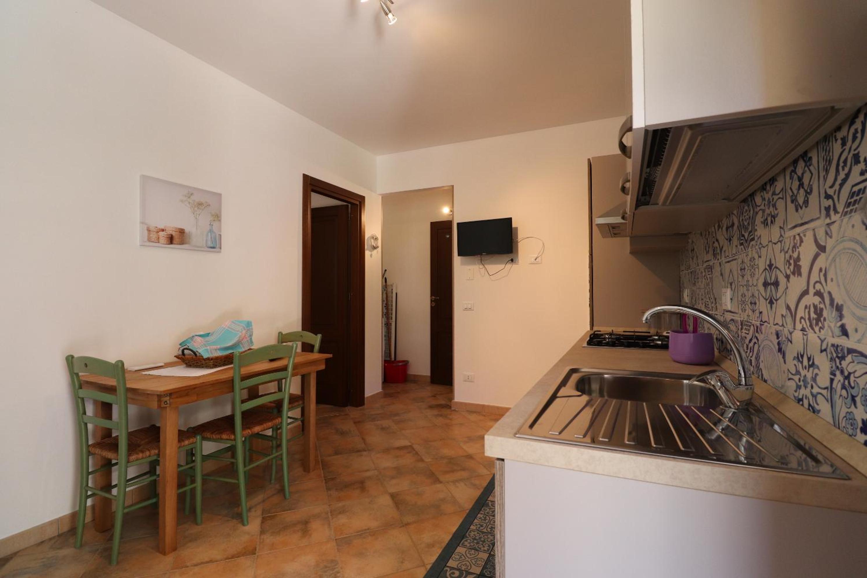 Standard Double Room - Photo 12