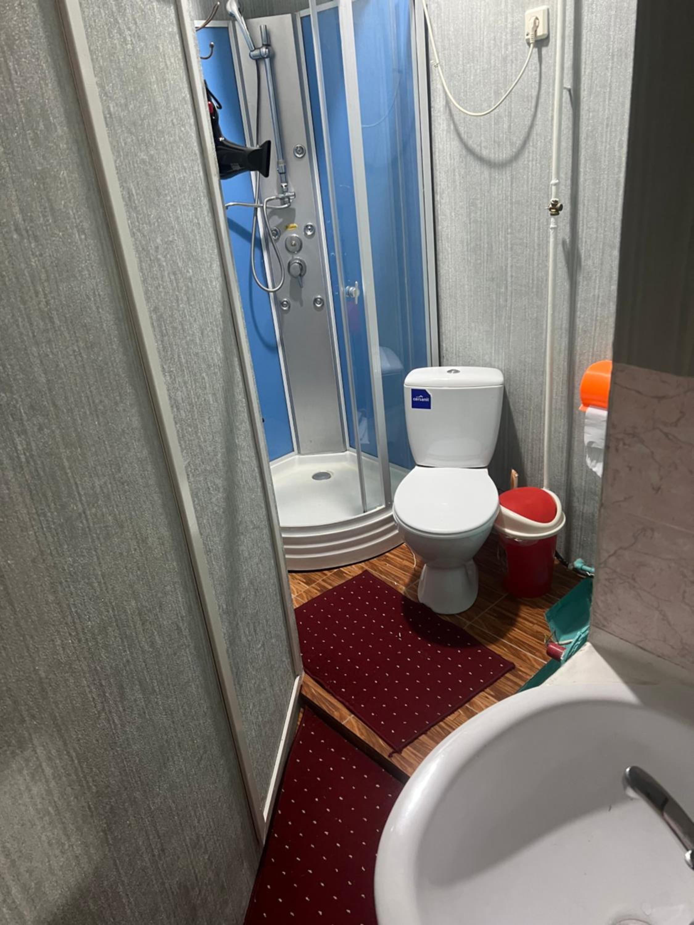 Family Room with Private Bathroom photo 2