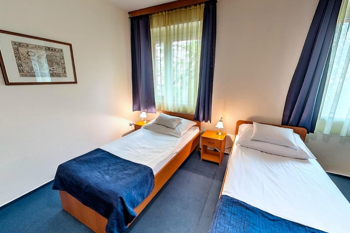 Standard Twin Room photo 3