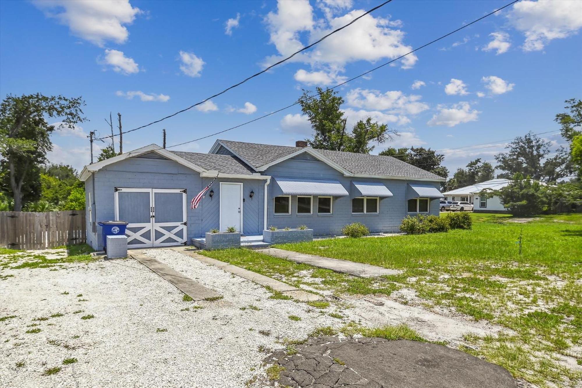 Three-Bedroom House photo 3