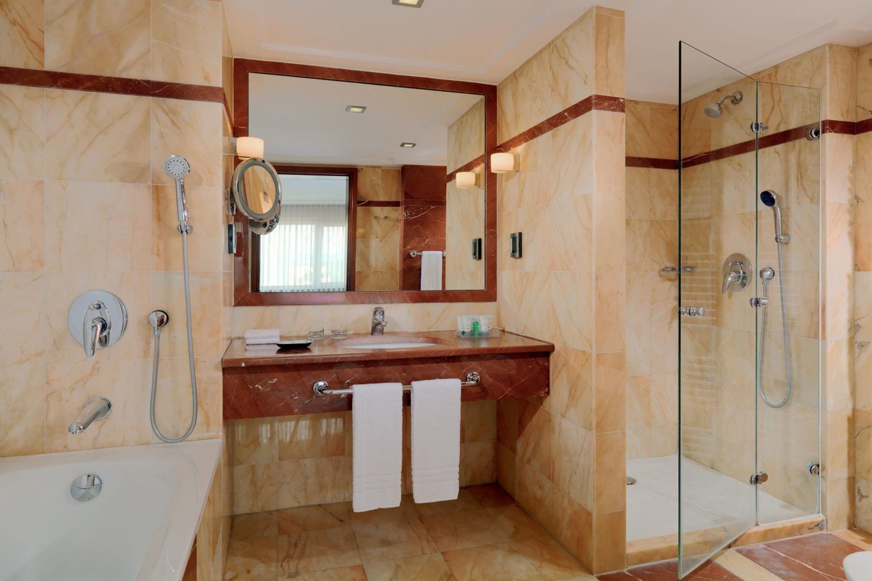 Executive Suite, 1 Bedroom Executive Suite, 1 King - Photo 7