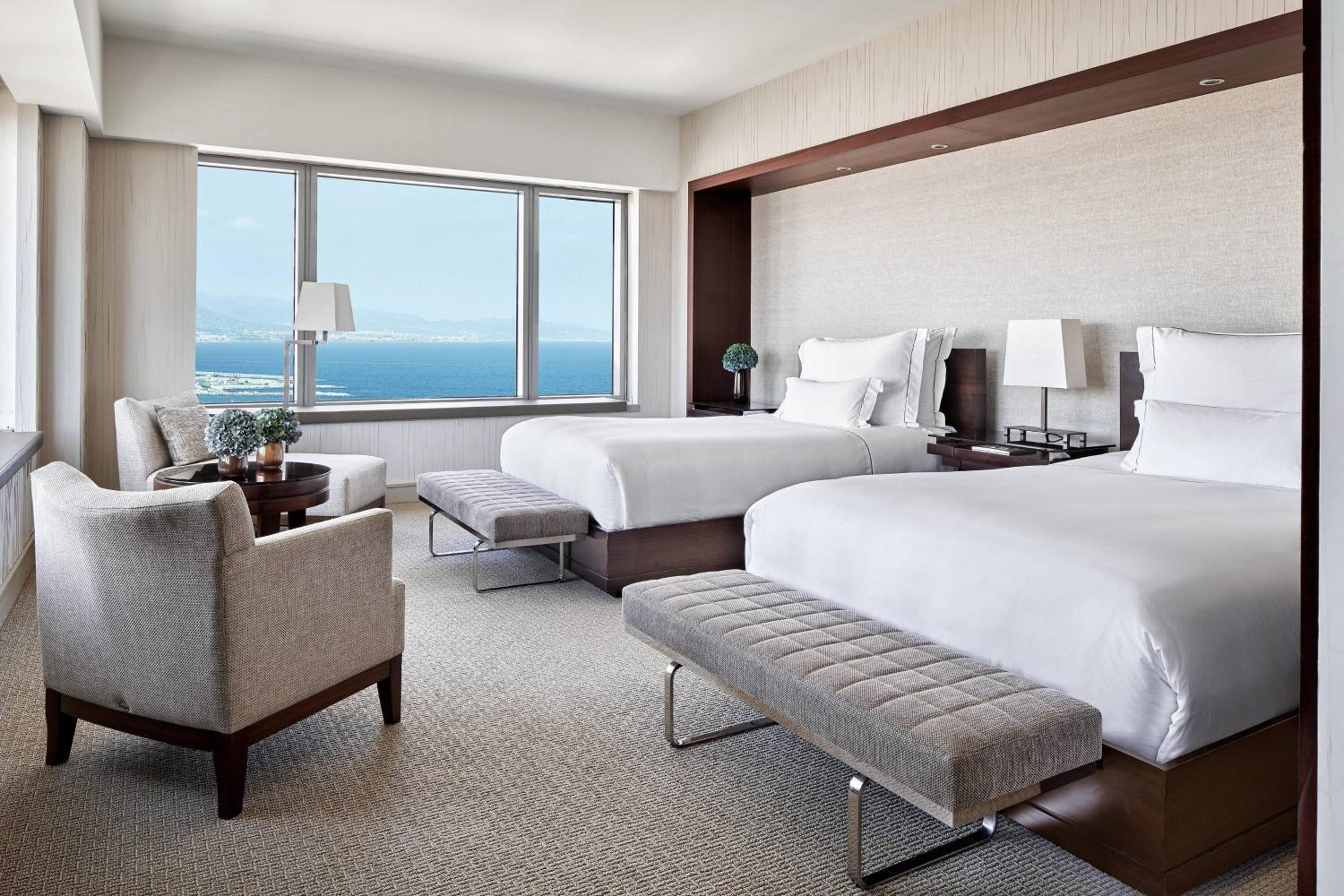 Executive Suite With Two Double Beds - Club Level