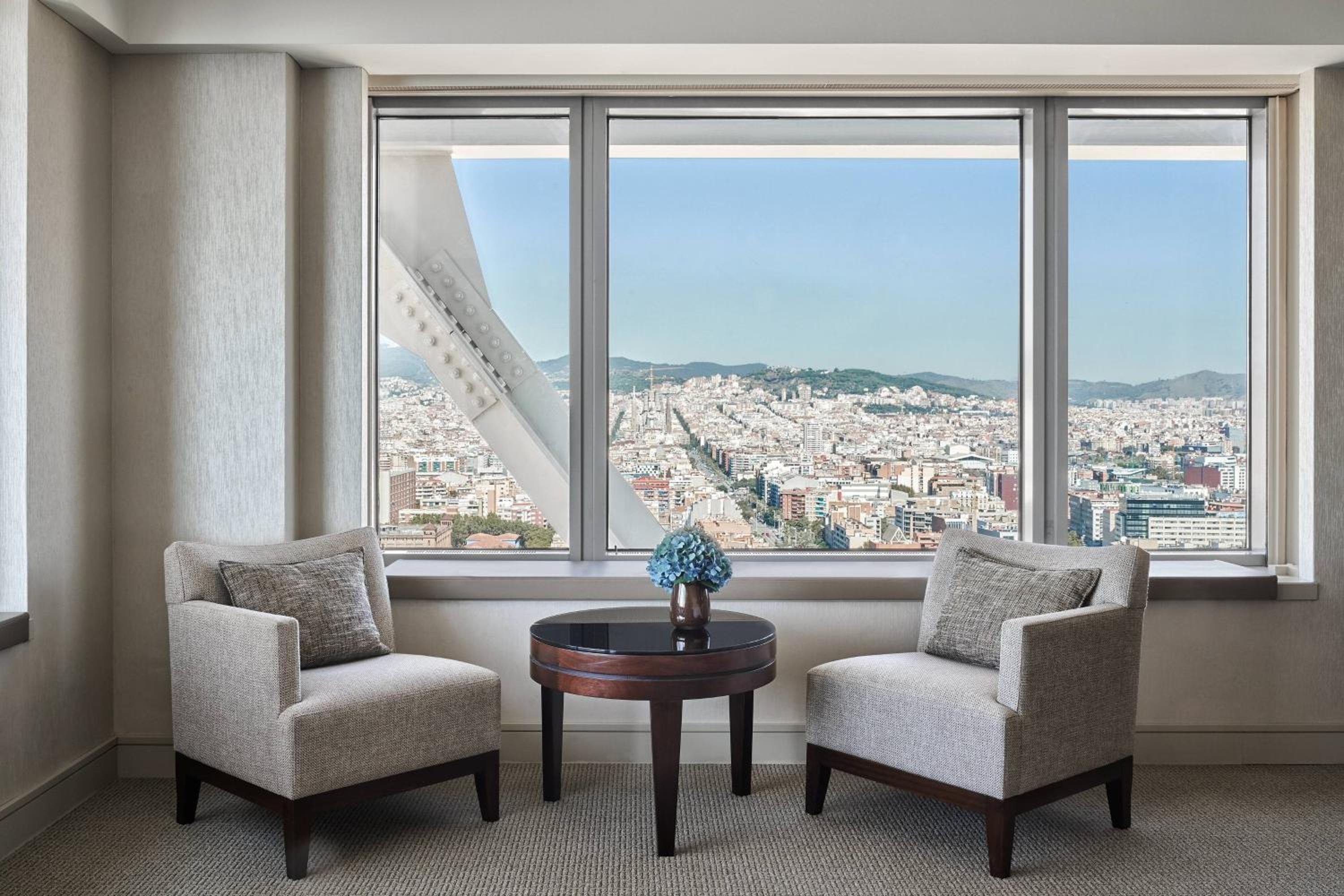 Executive Suite With Two Double Beds - Club Level thumbnail 5