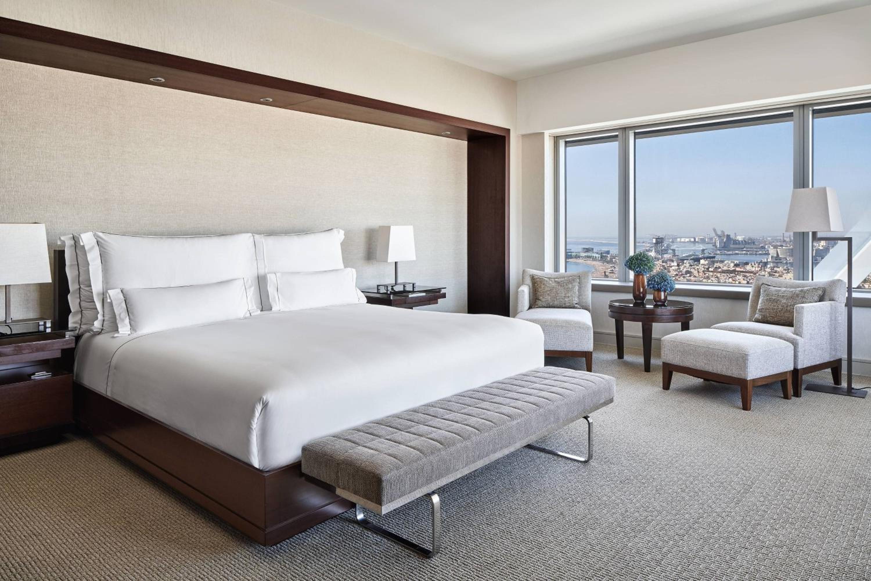 Club Deluxe King Room - Club Level/Upper Floor
