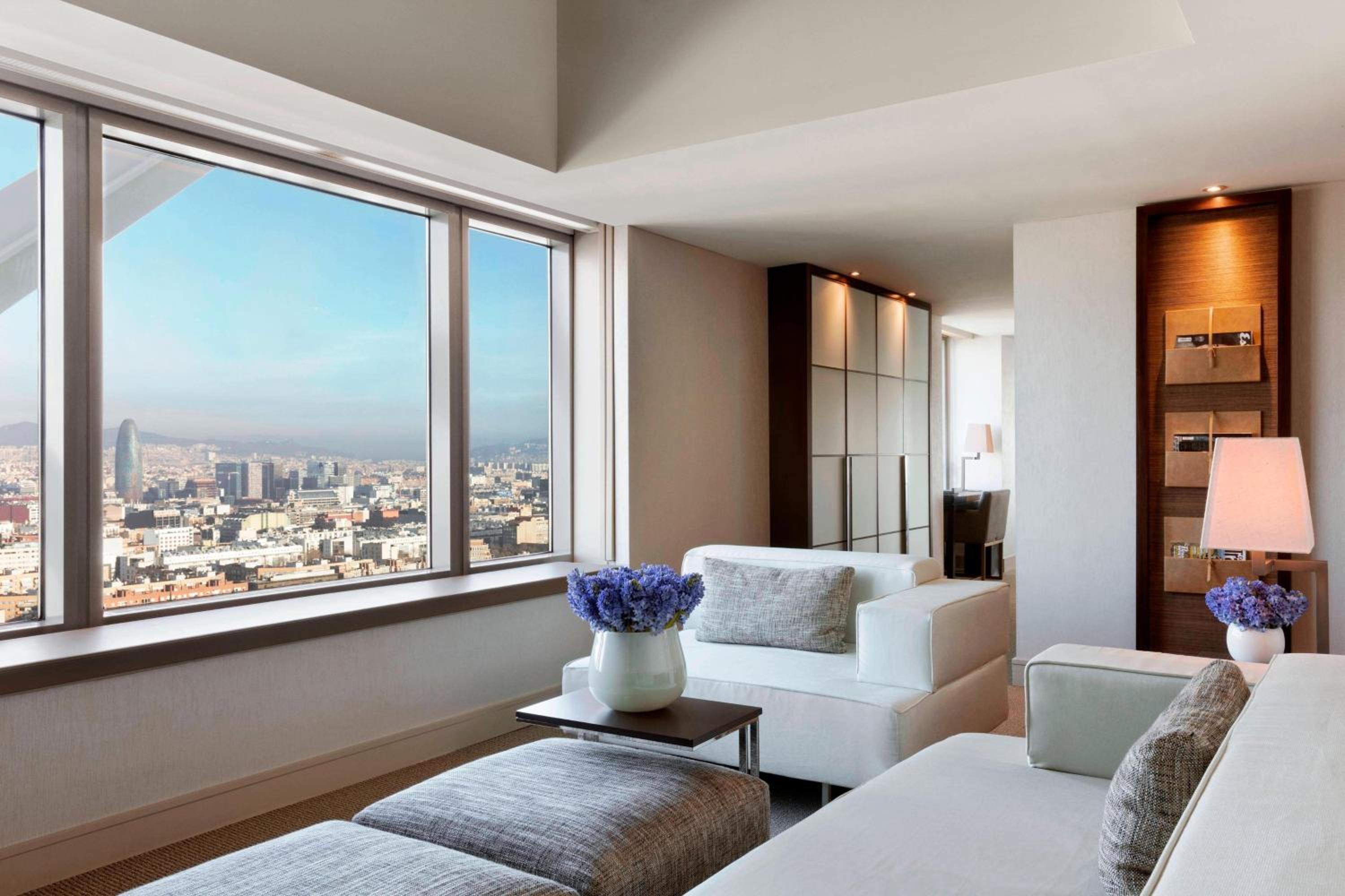 Executive Suite With Two Double Beds And City View
