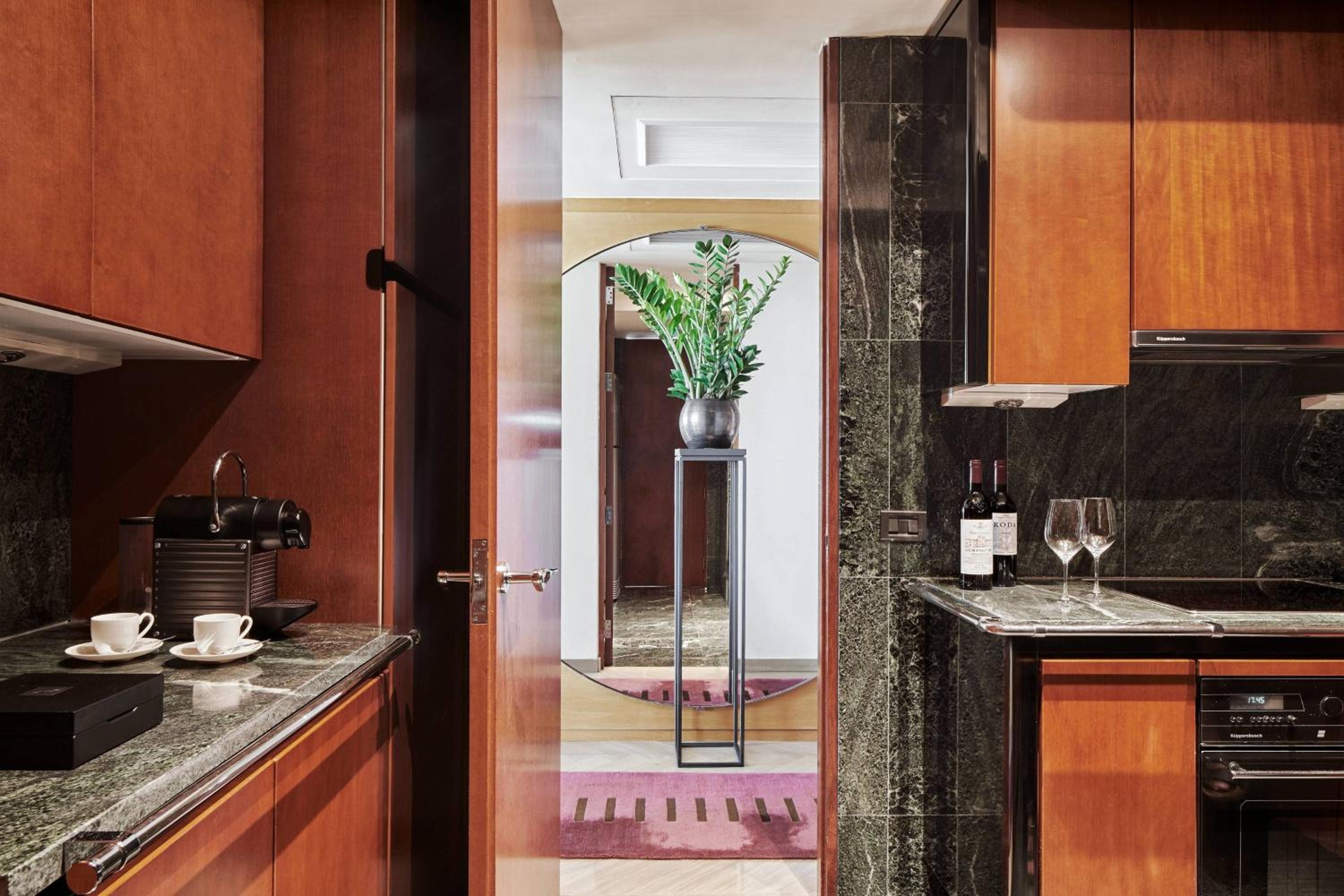 Three-Bedroom Penthouse With Skyline View - High Floor