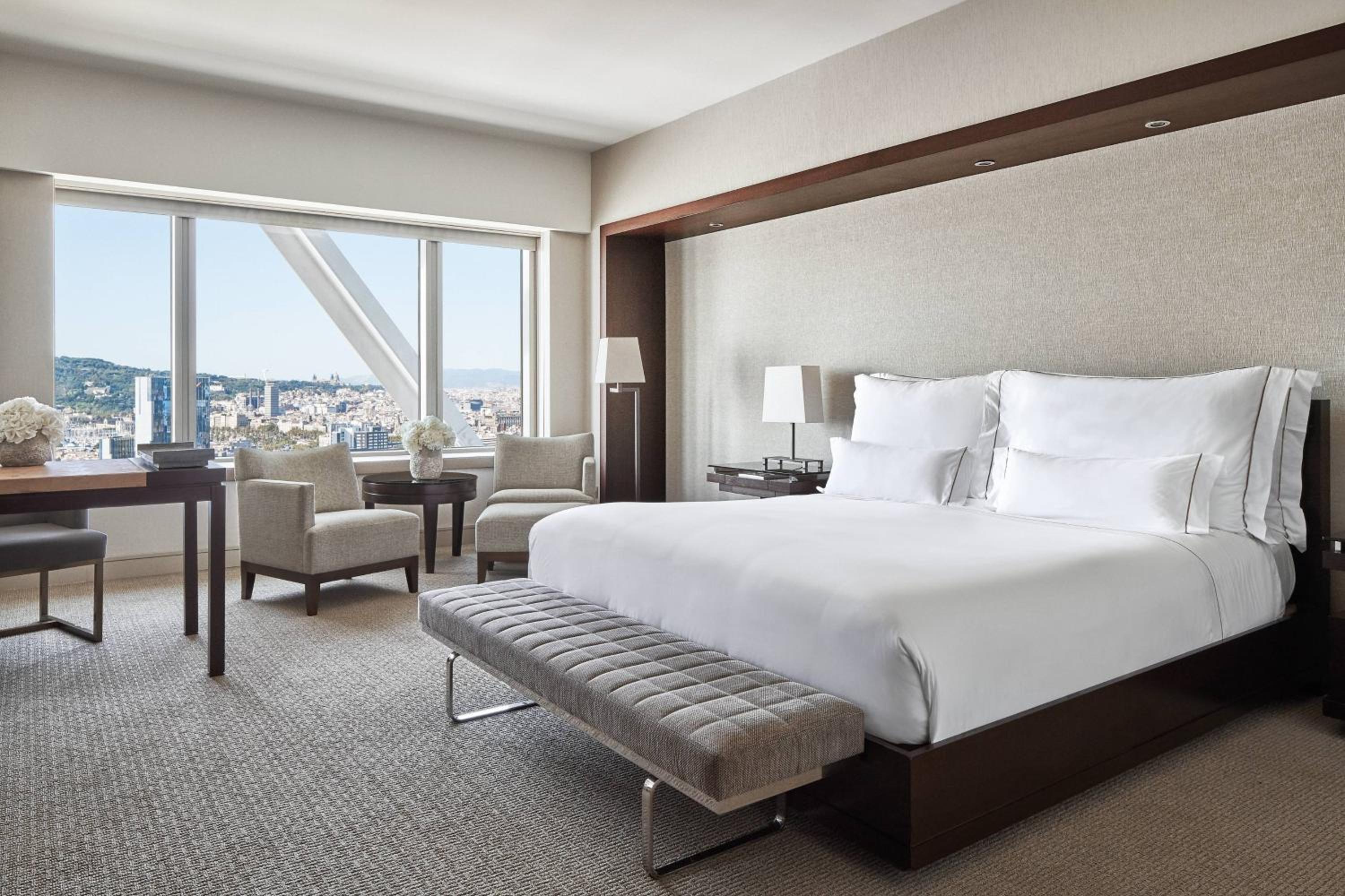 Panorama King Room with City View