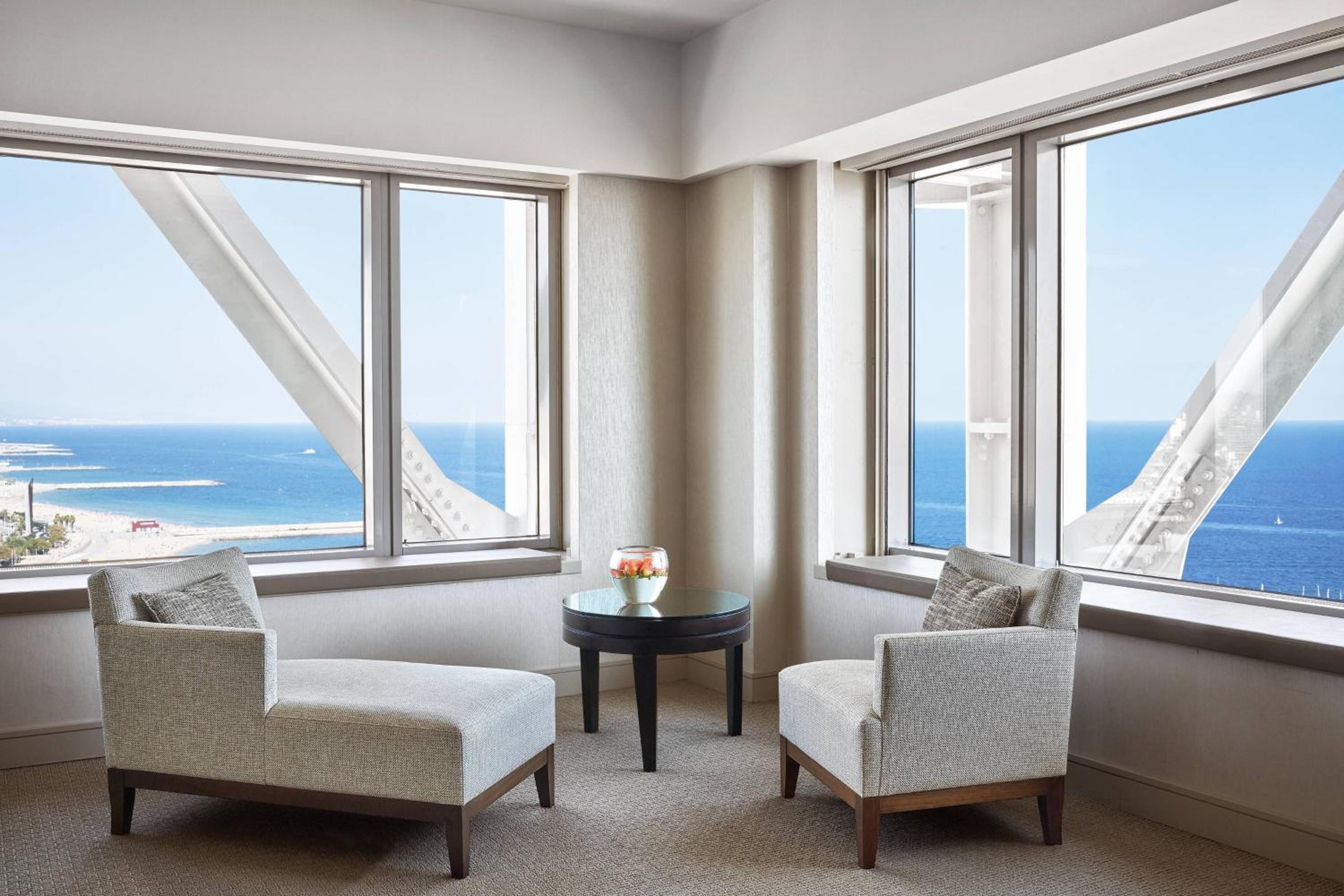 Horizon One-Bedroom King Suite with Sea Front