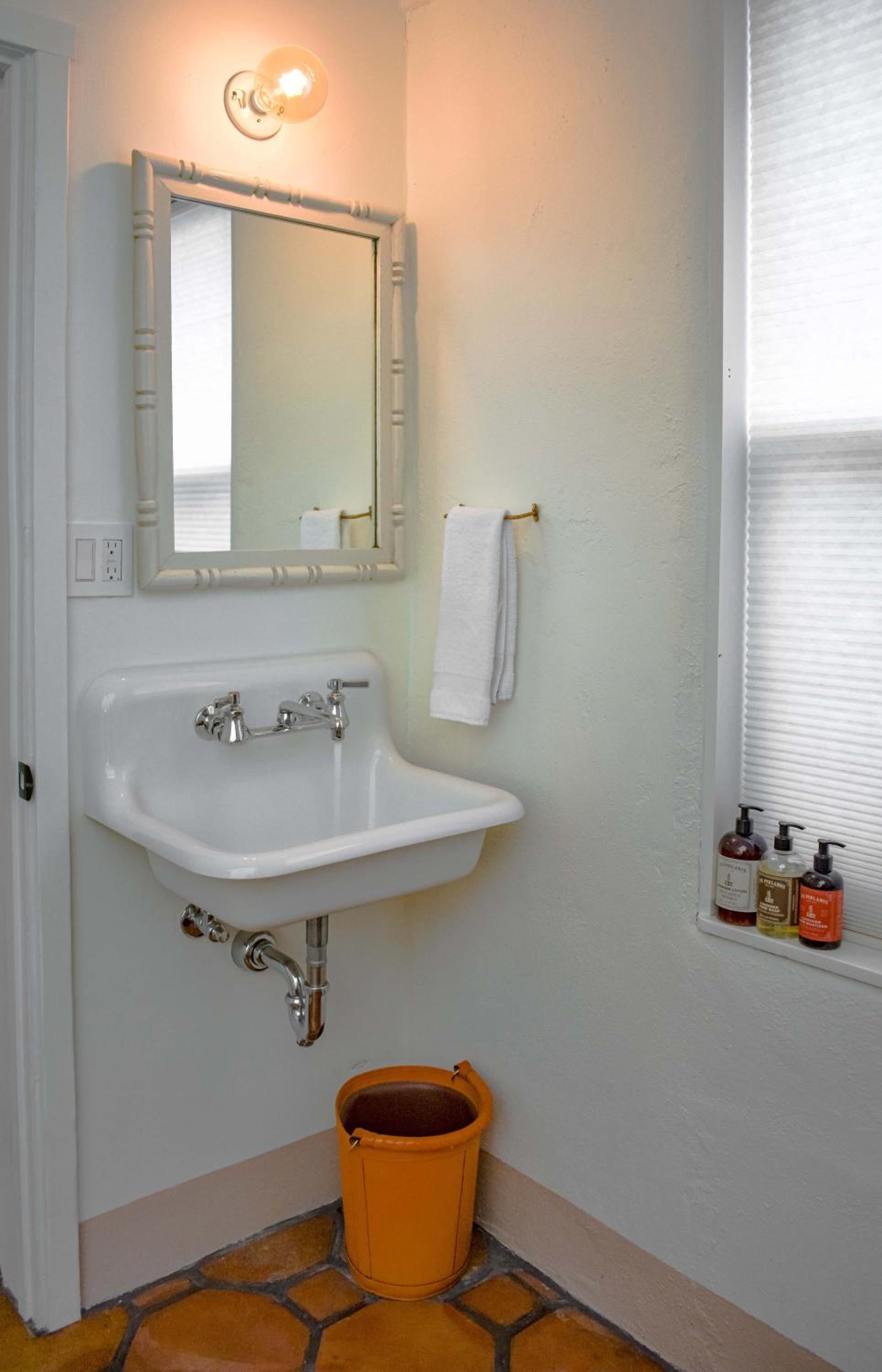 Standard Queen Room - Photo 3