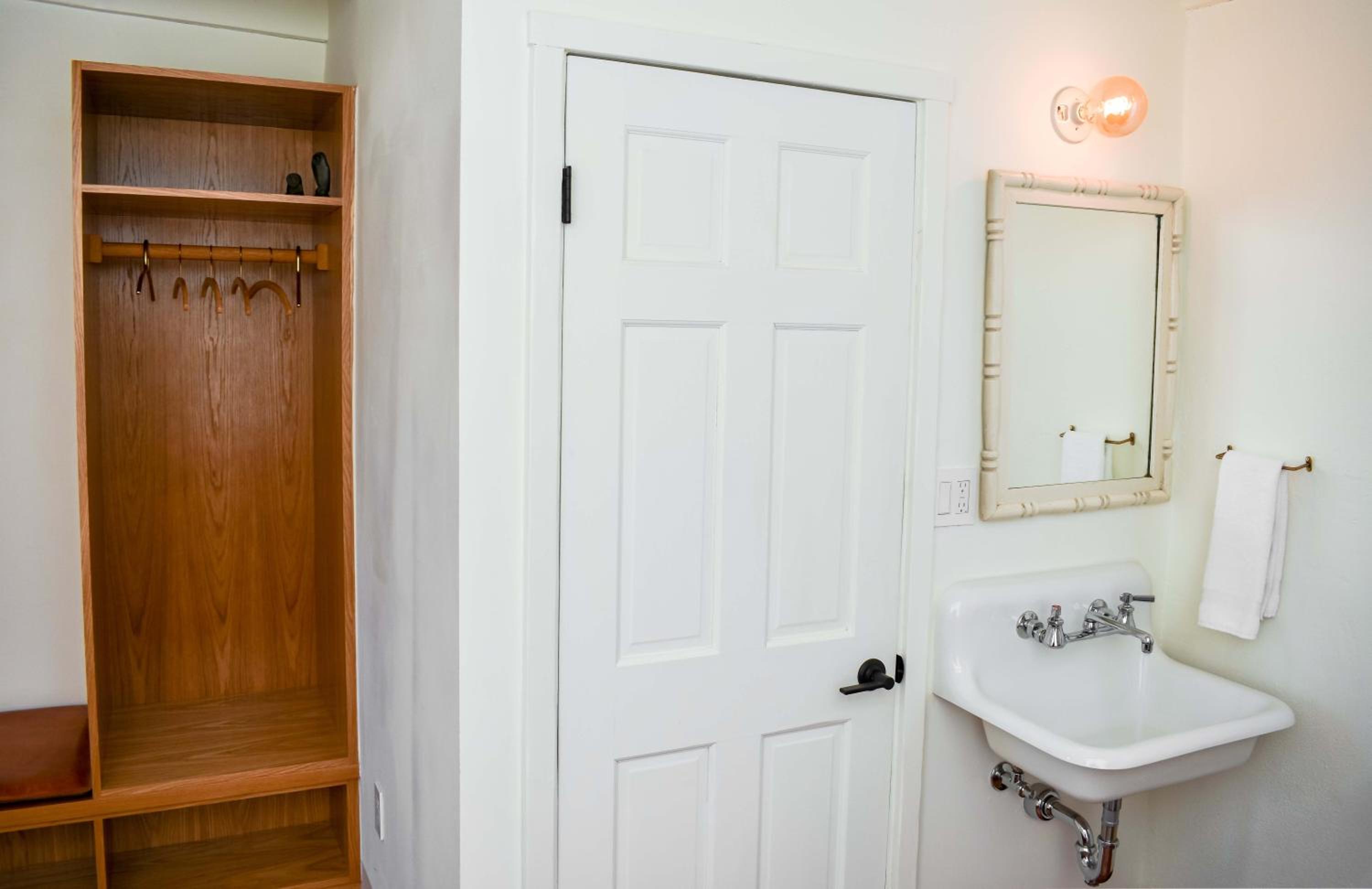 Standard Queen Room - Photo 2