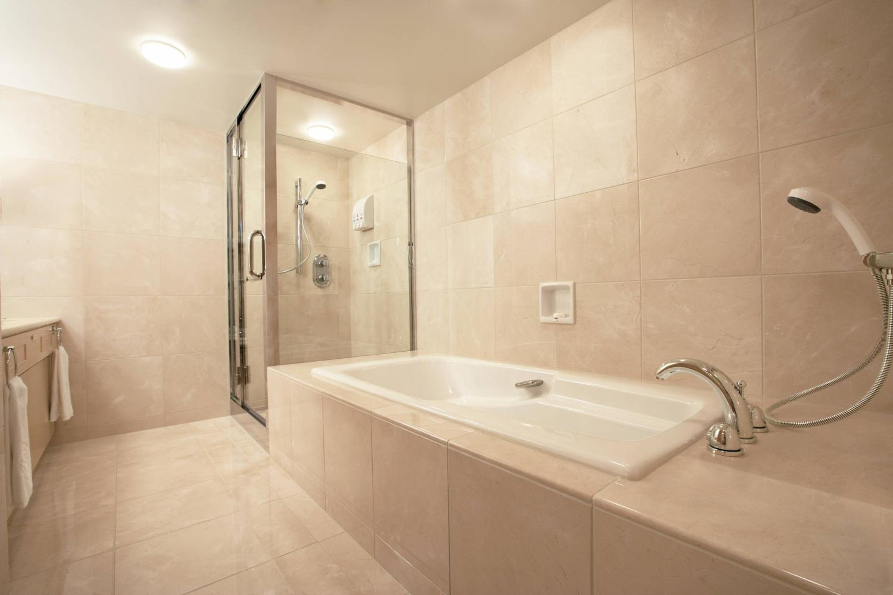 Sheraton Club Suite Room - Photo 4