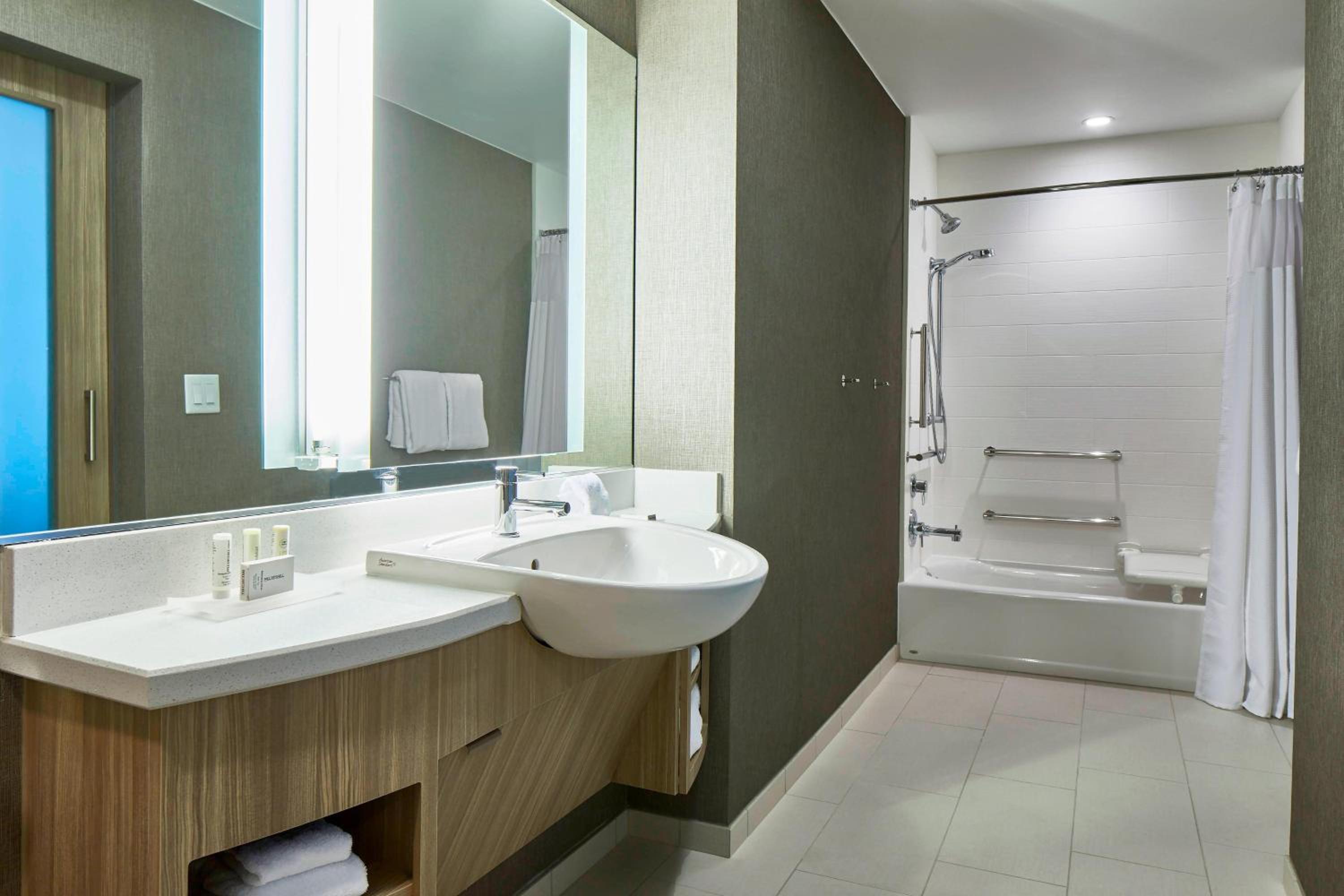 Queen Suite with Two Queen Beds, Trundle Bed and Mobility Accessible Roll-In Shower photo 2