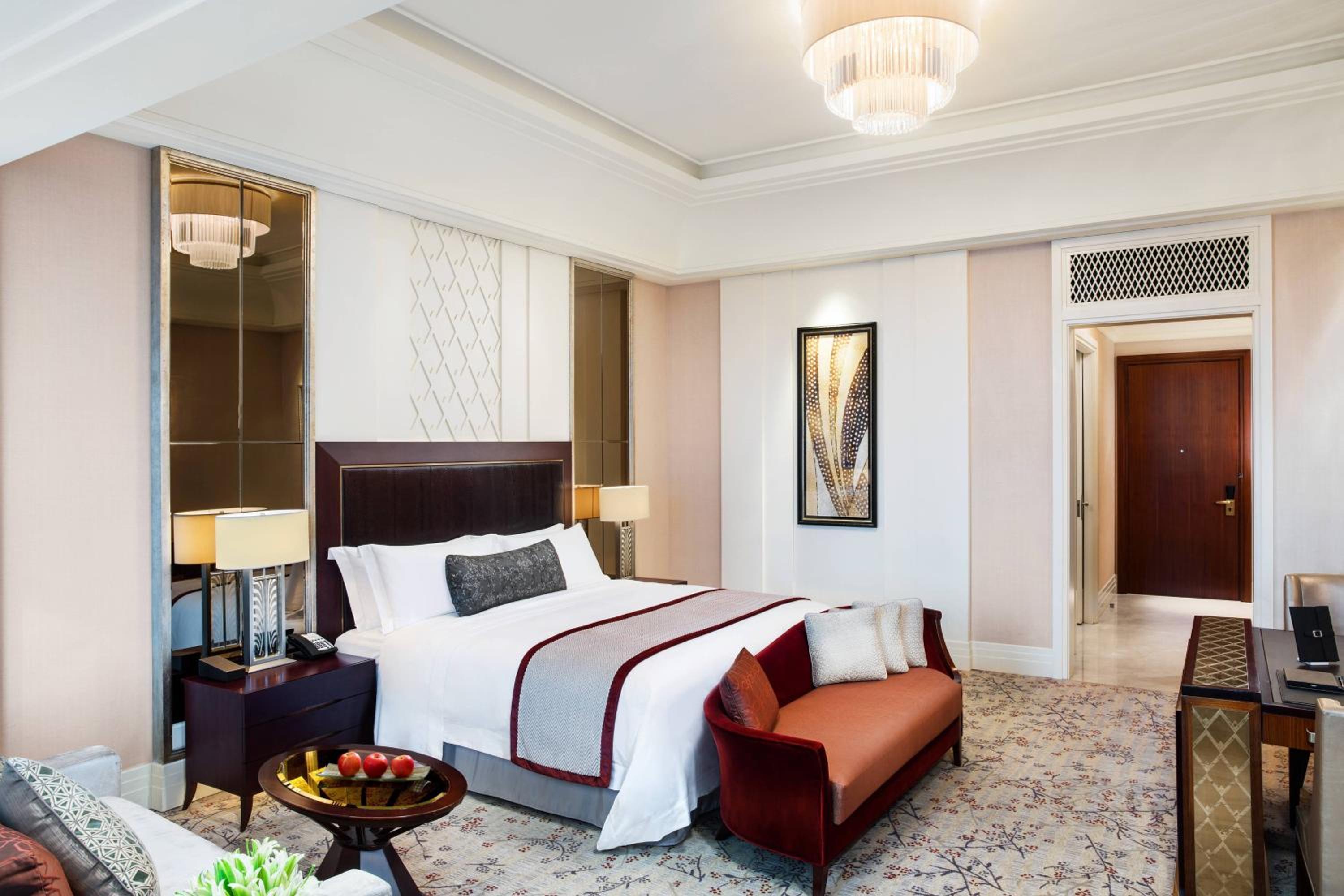 Deluxe King Room with One King Bed (Non Smoking) thumbnail 6