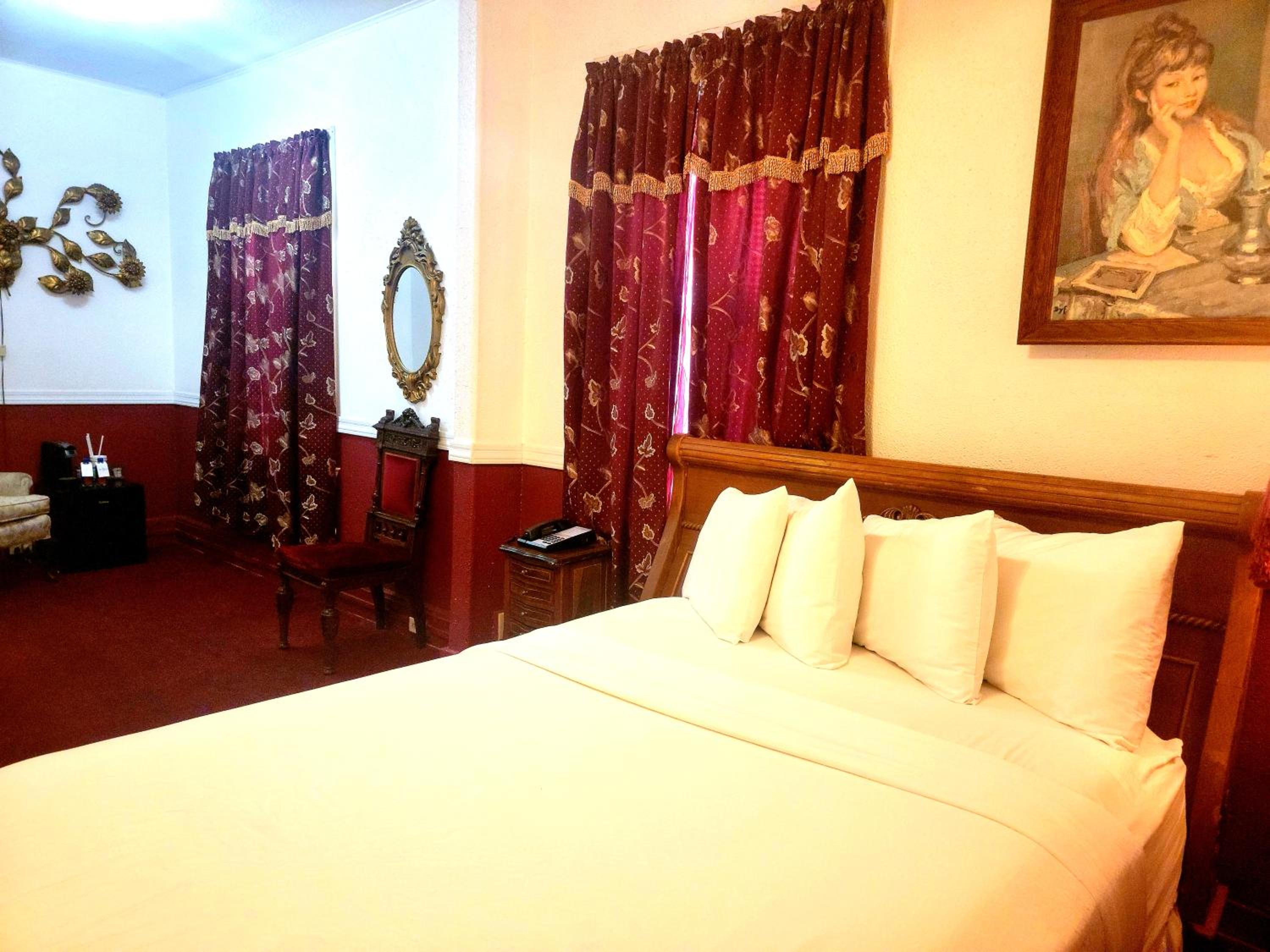 Deluxe Queen Room