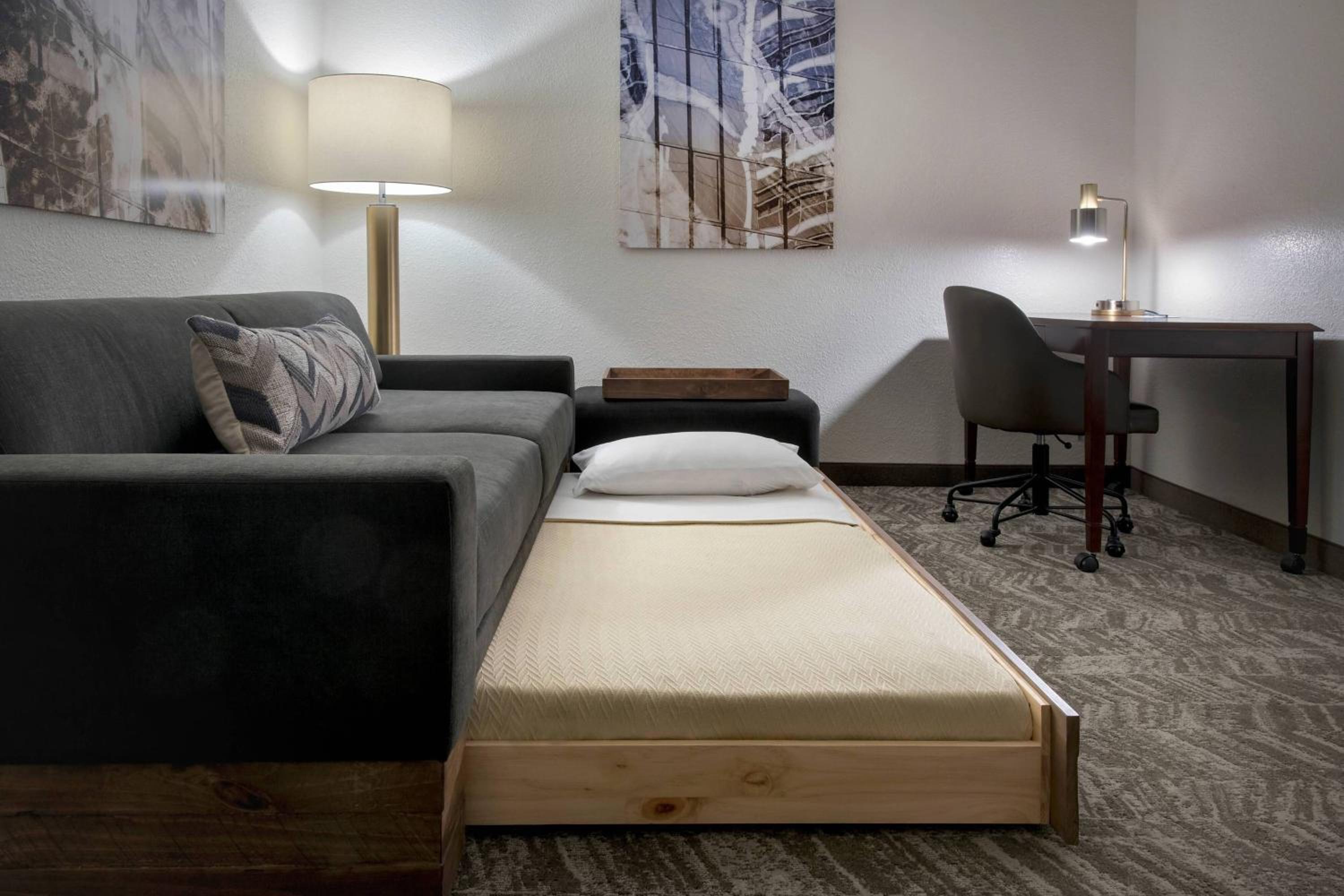 One-Bedroom Suite with Two Double Beds - Photo 5
