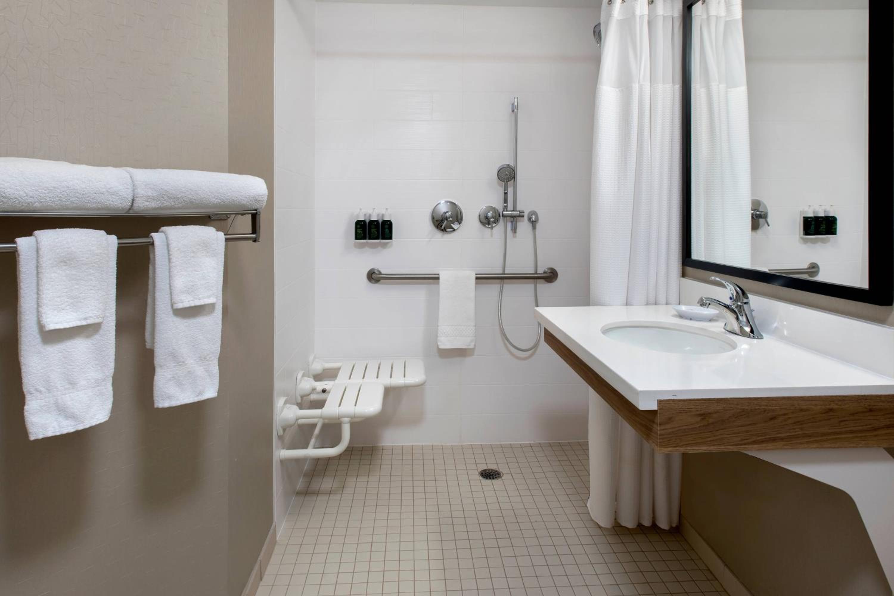 One-Bedroom Suite with Two Double Beds - Photo 2