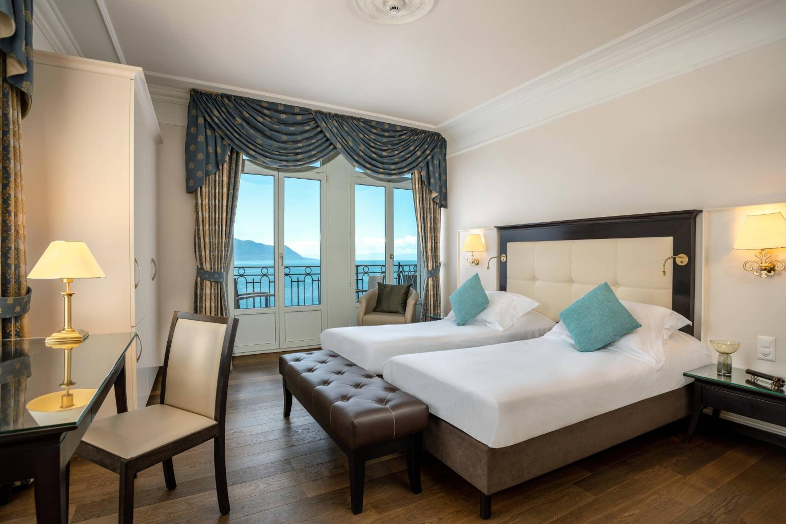 Deluxe Twin Room with Lake View and Balcony - Photo 1