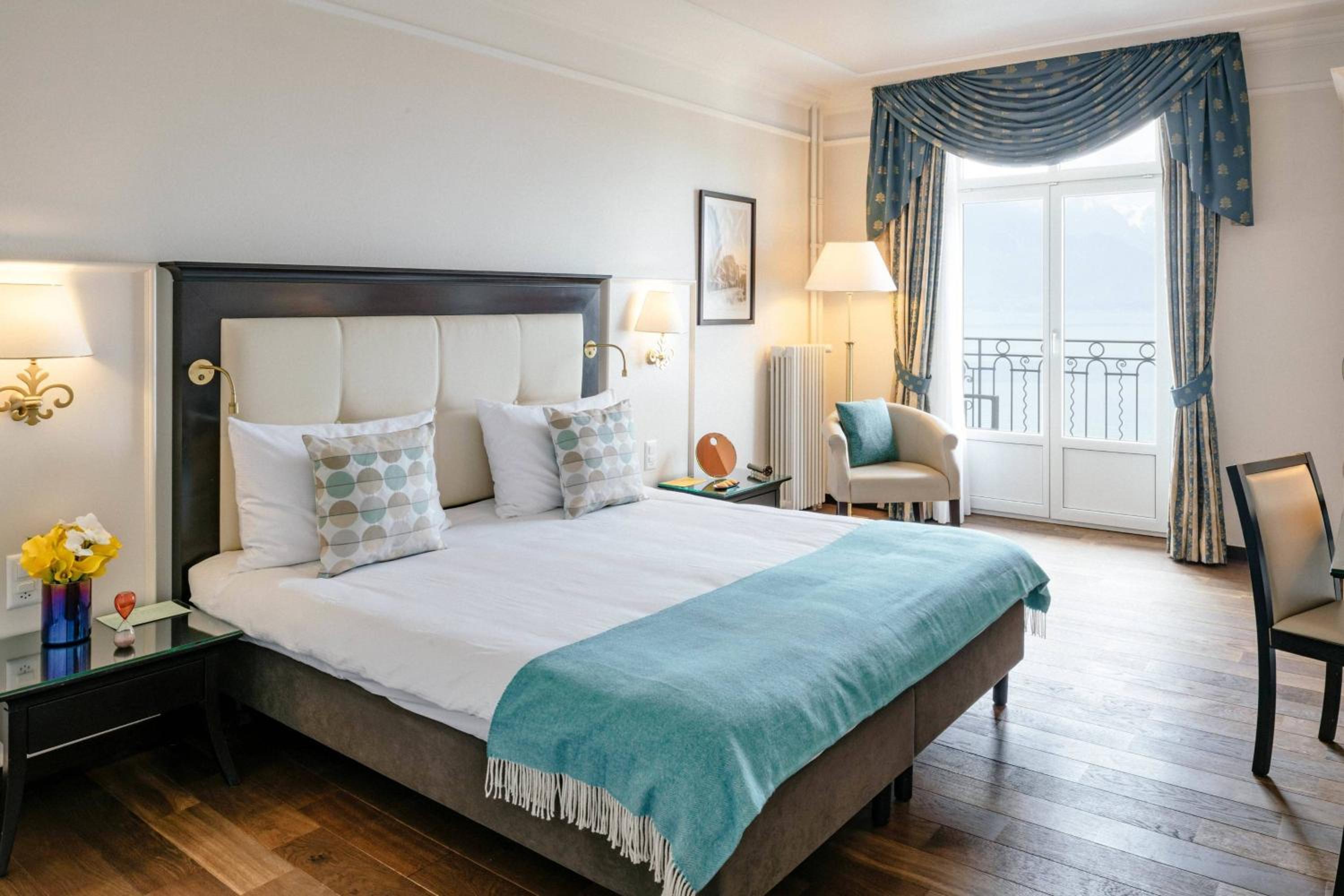 Deluxe Queen Room with Lake View and Balcony - Photo 1