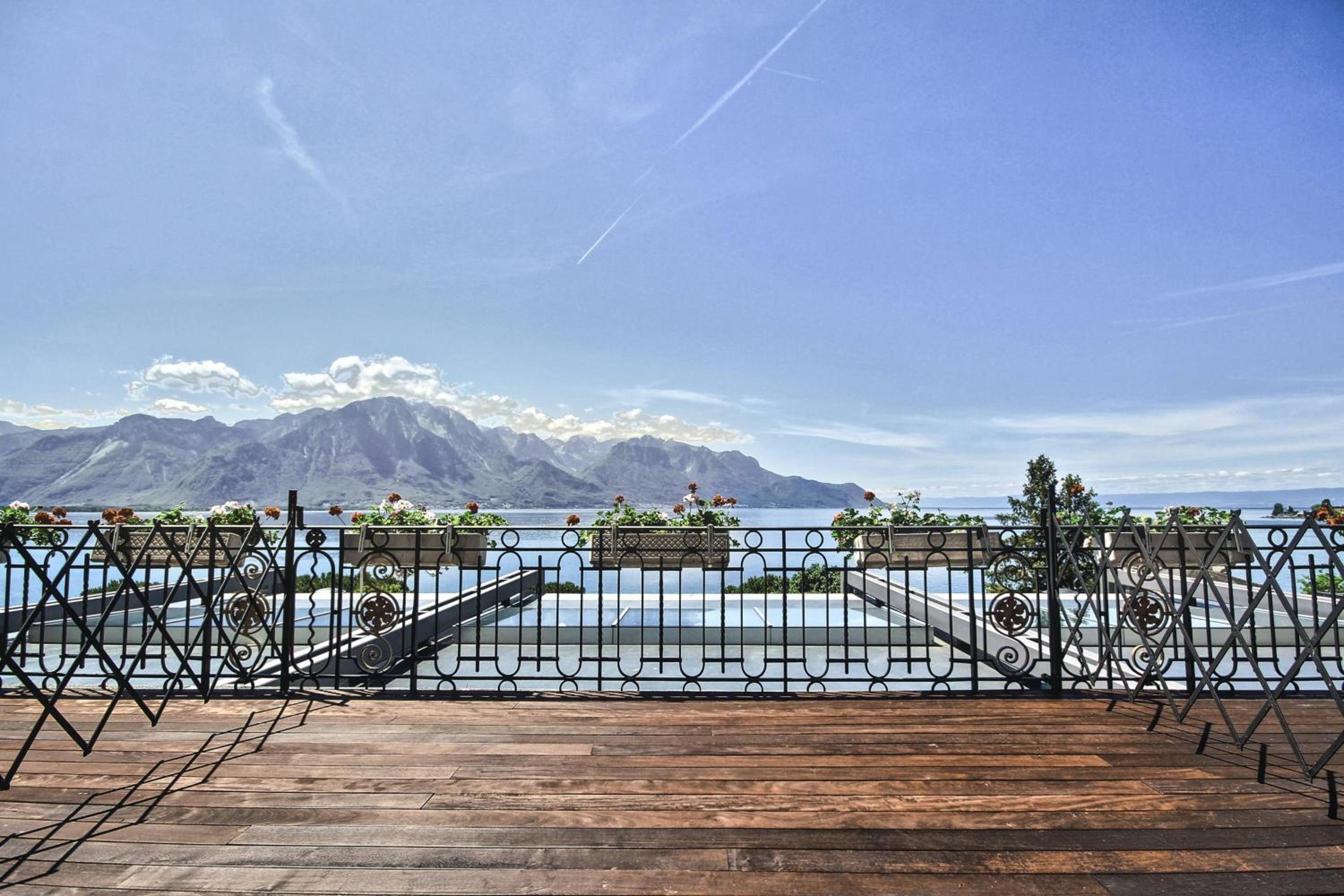 Deluxe Twin Room with Lake View and Balcony - Photo 5