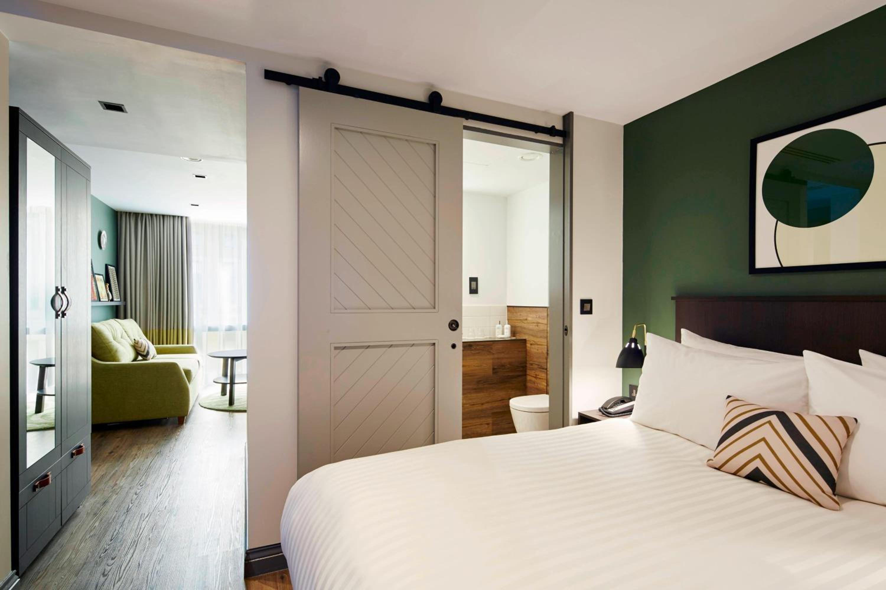 One-Bedroom Suite with Double Bed photo 1