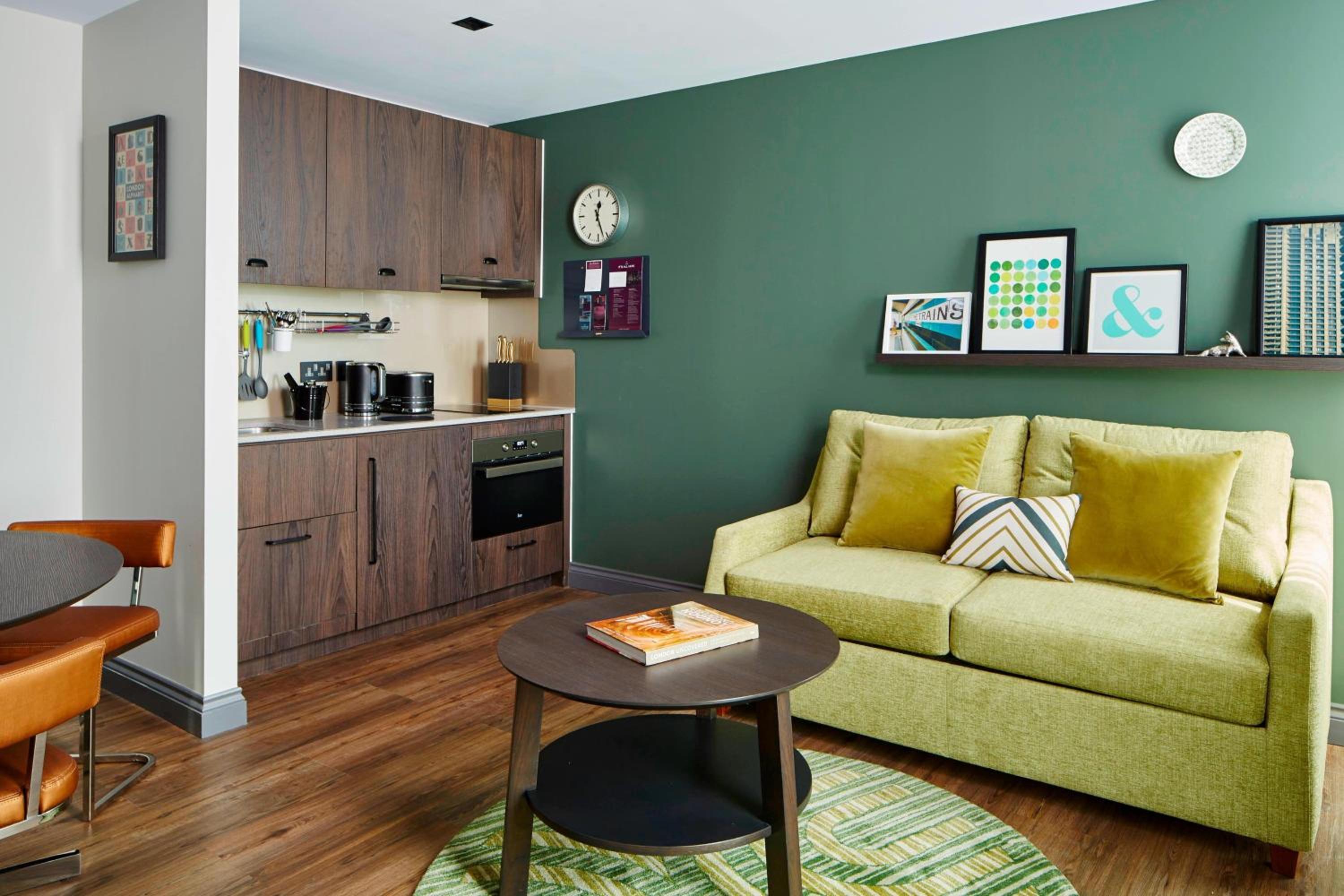 Deluxe One-Bedroom Suite with City View photo 1