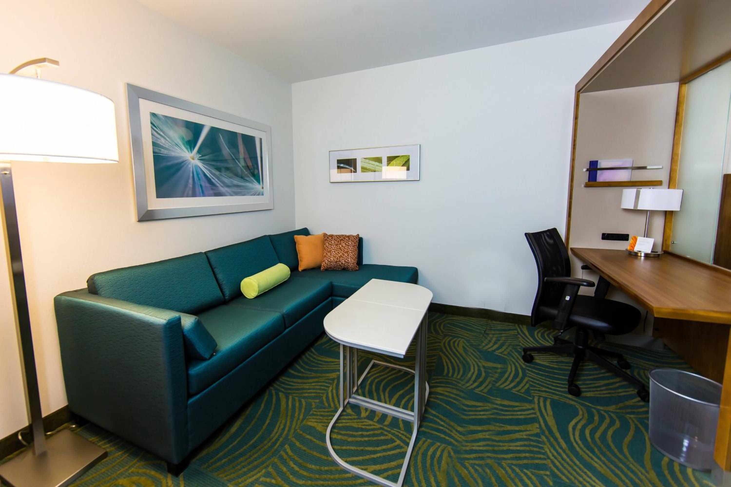 Studio with Two Queen Beds and Sofa Bed - Hearing Accessible photo 3