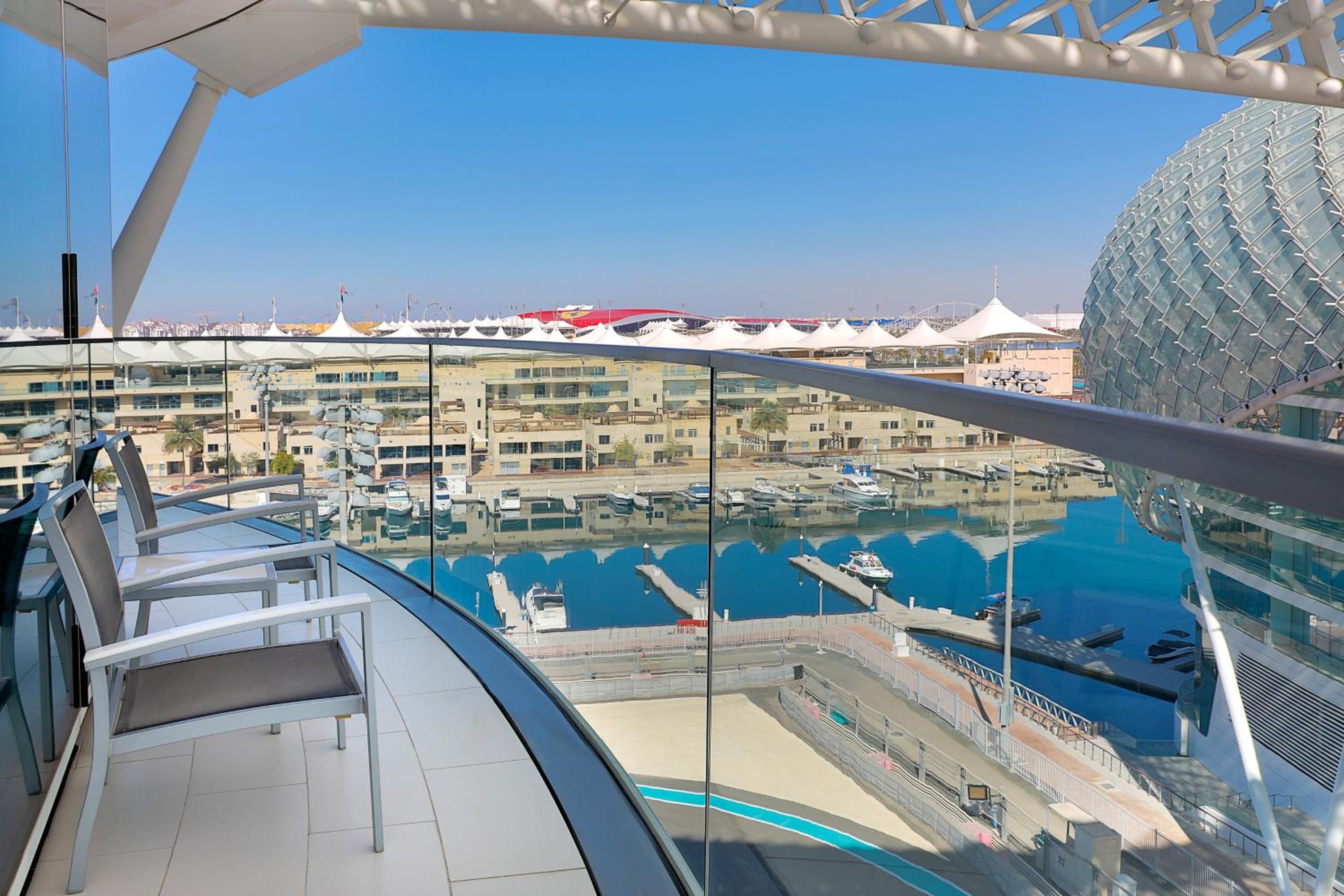 Urban Suite, 1 Bedroom Suite, 1 King, Corner Room, Balcony with Complimentary Yas Beach Access