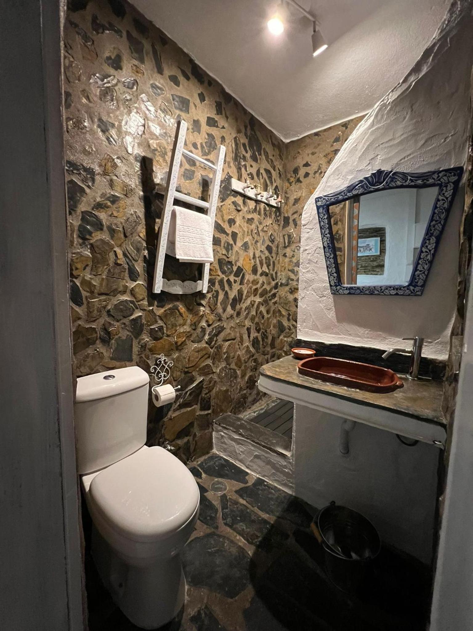 Two-Bedroom House - Photo 36