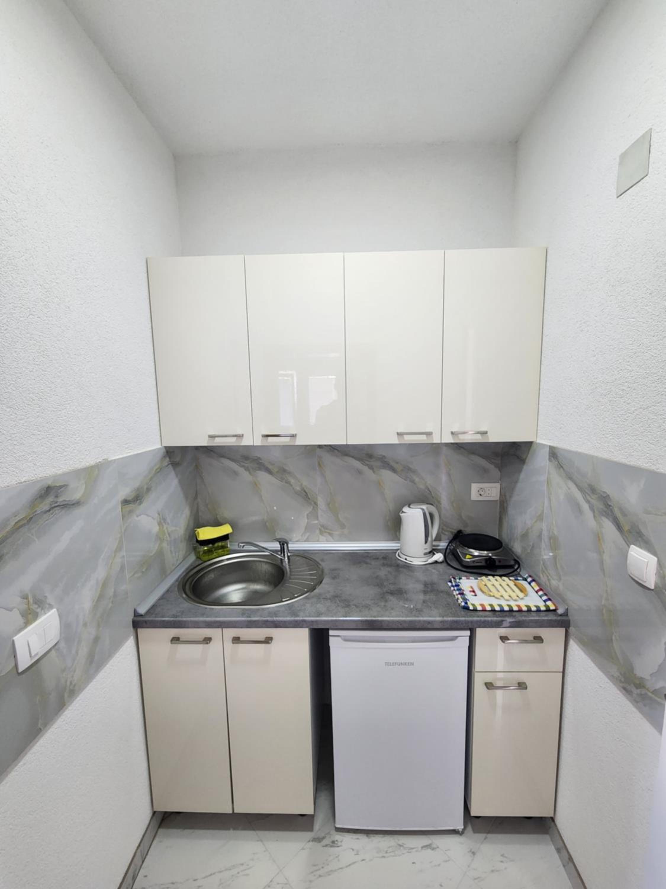 One-Bedroom Apartment photo 2