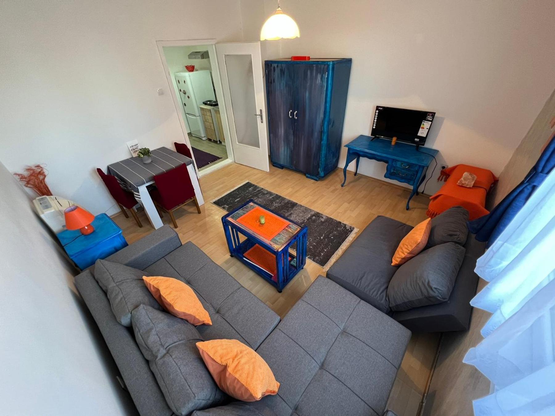 One-Bedroom Apartment photo 1