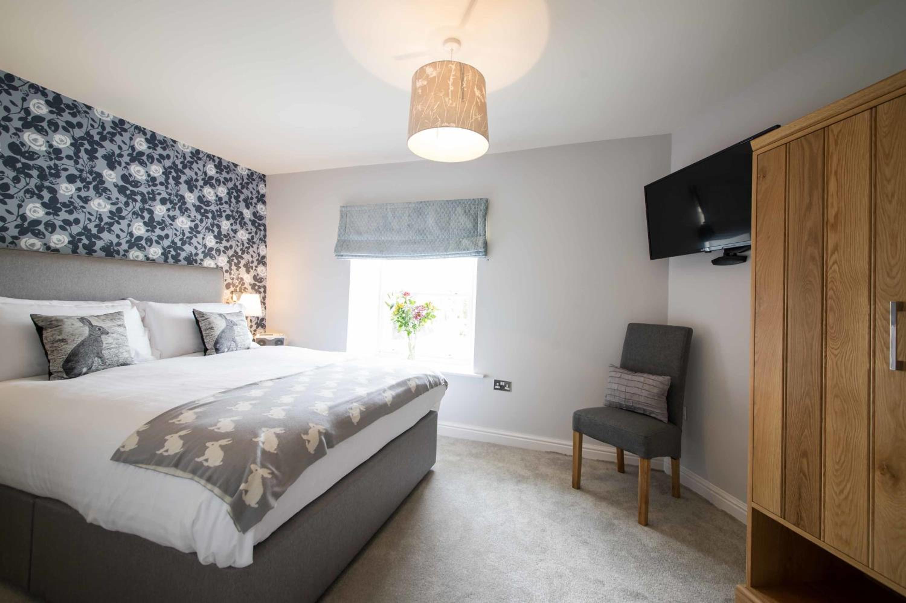 Large Double Room - Photo 1