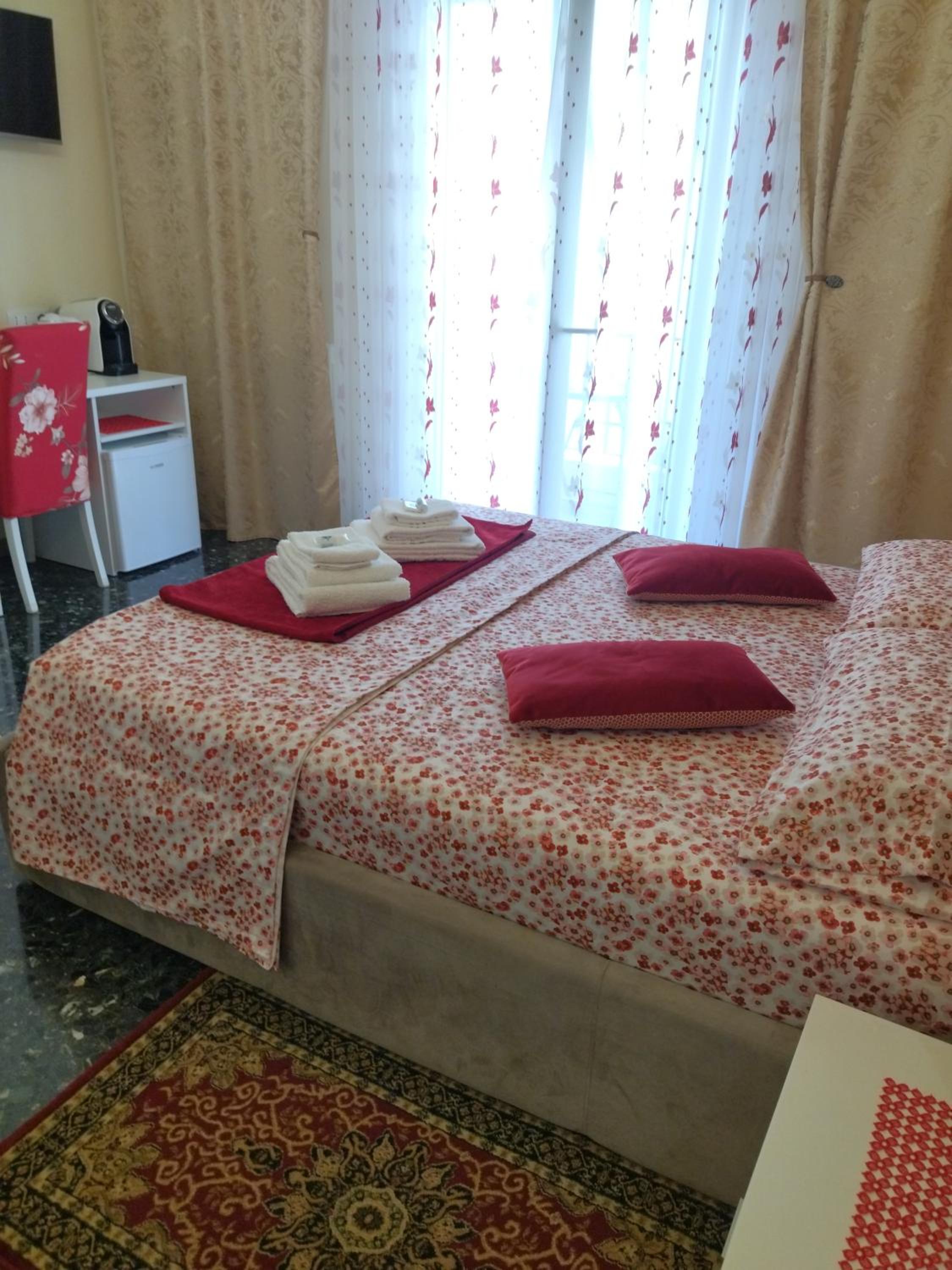 Double Room with Private Bathroom - Photo 35